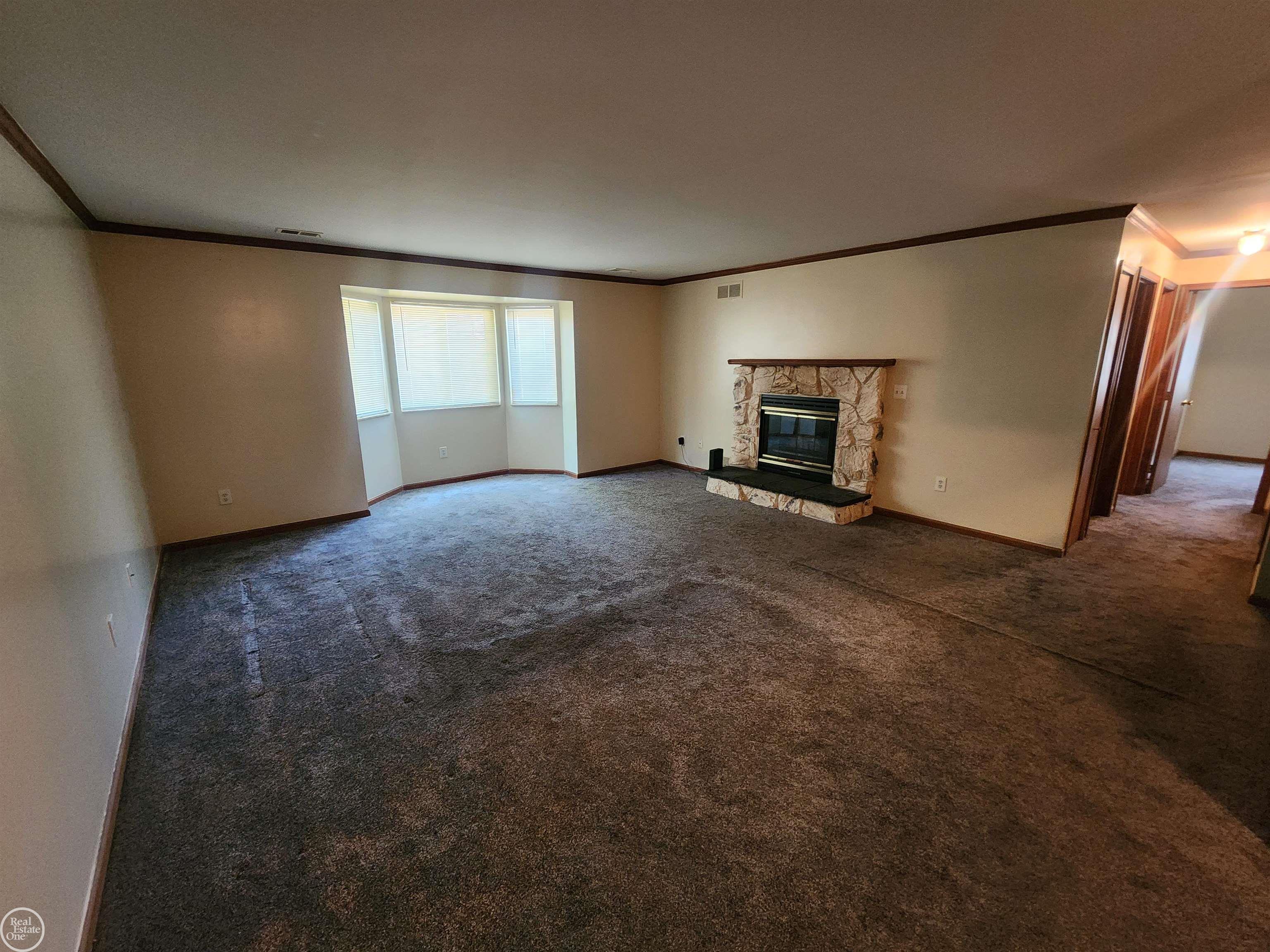 30522 Oakridge Manor Drive