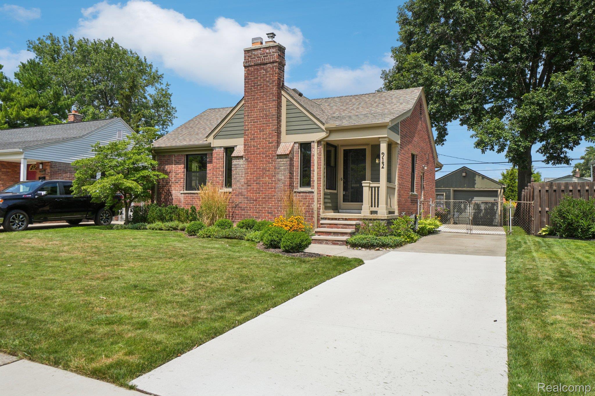 912 Cedar Hill Dr