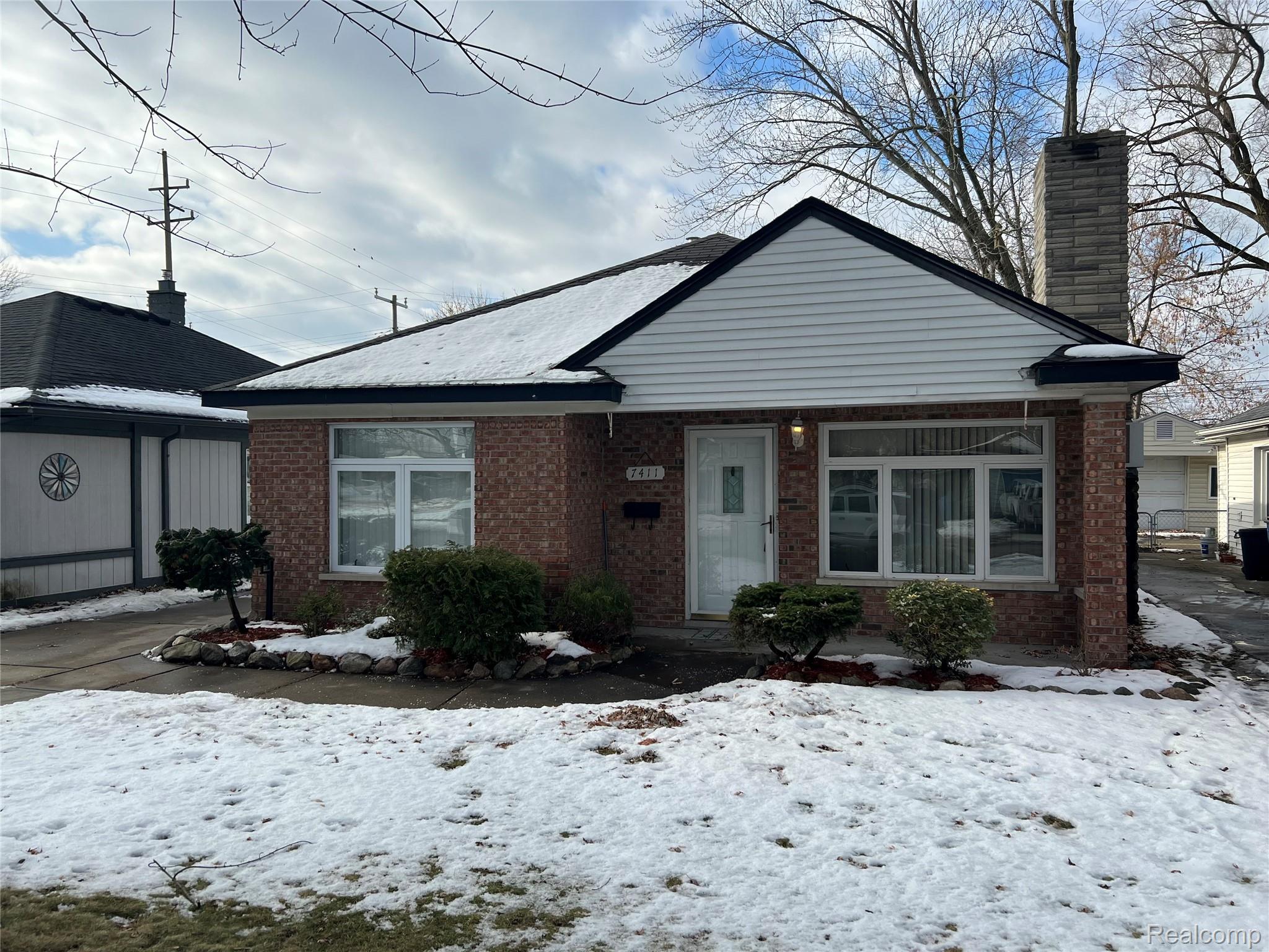 7411 N Vernon Street