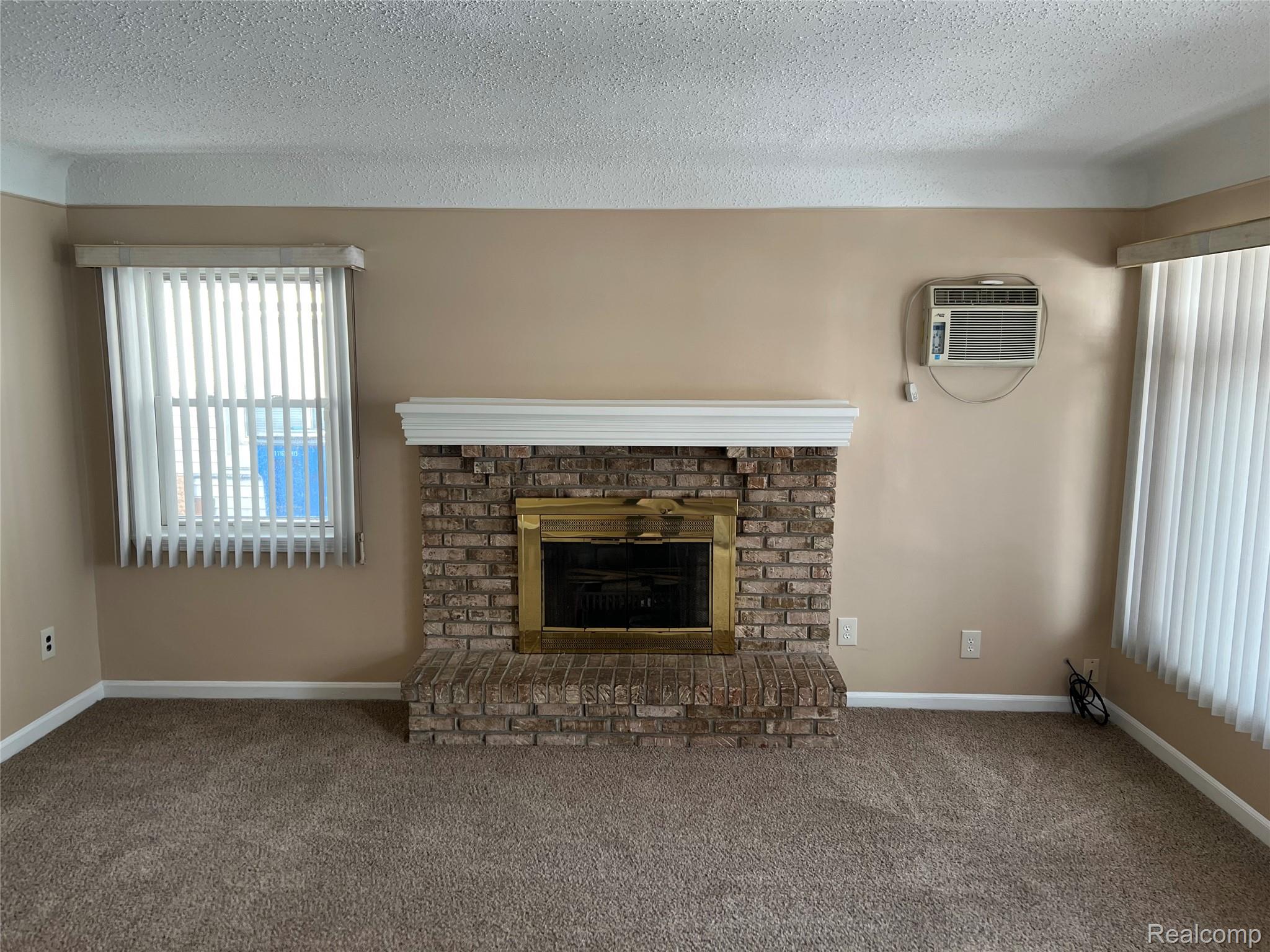 7411 N Vernon Street