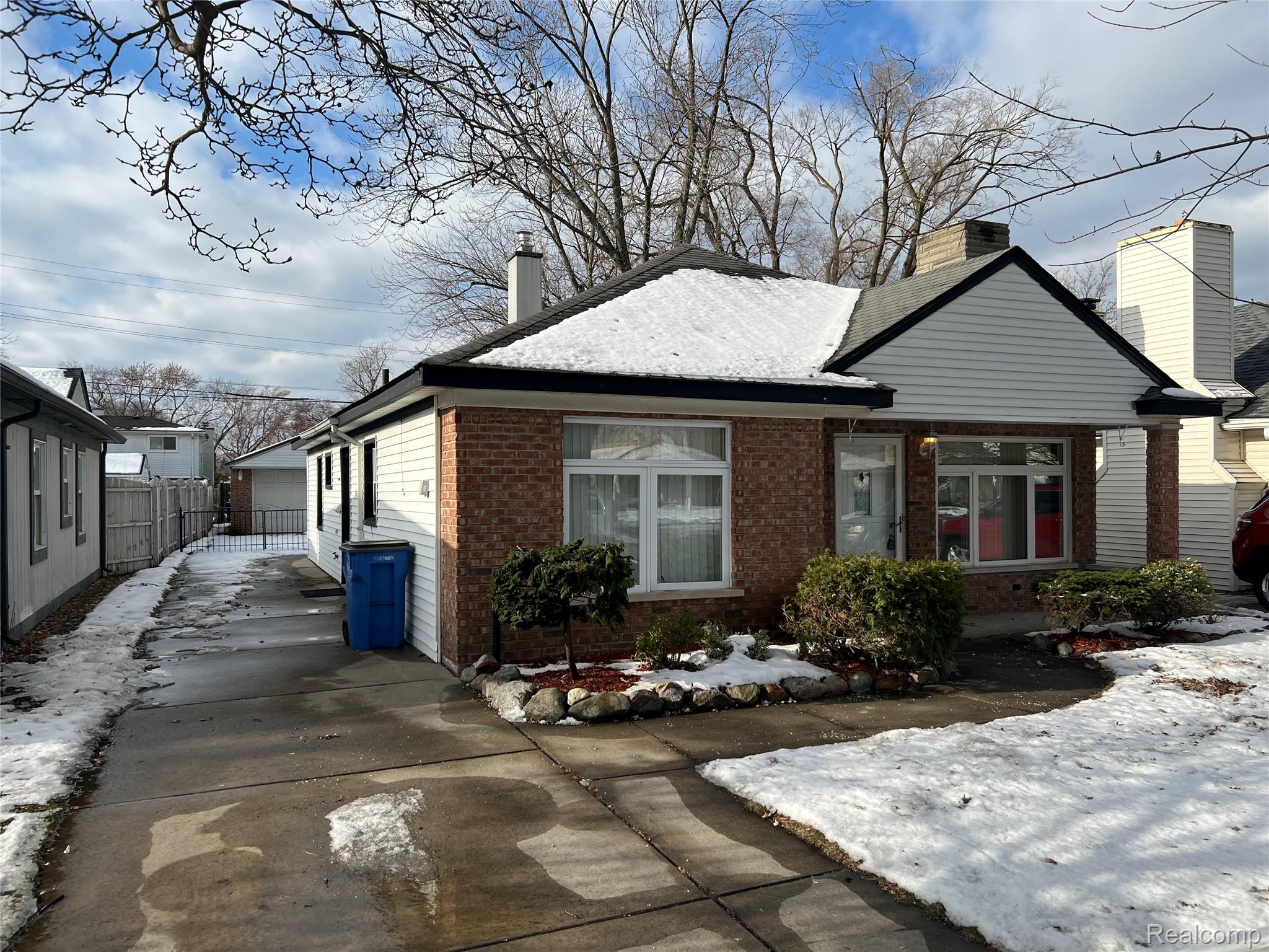 7411 N Vernon Street