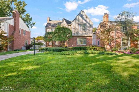 745 Lincoln Road Grosse Pointe City MI 48230