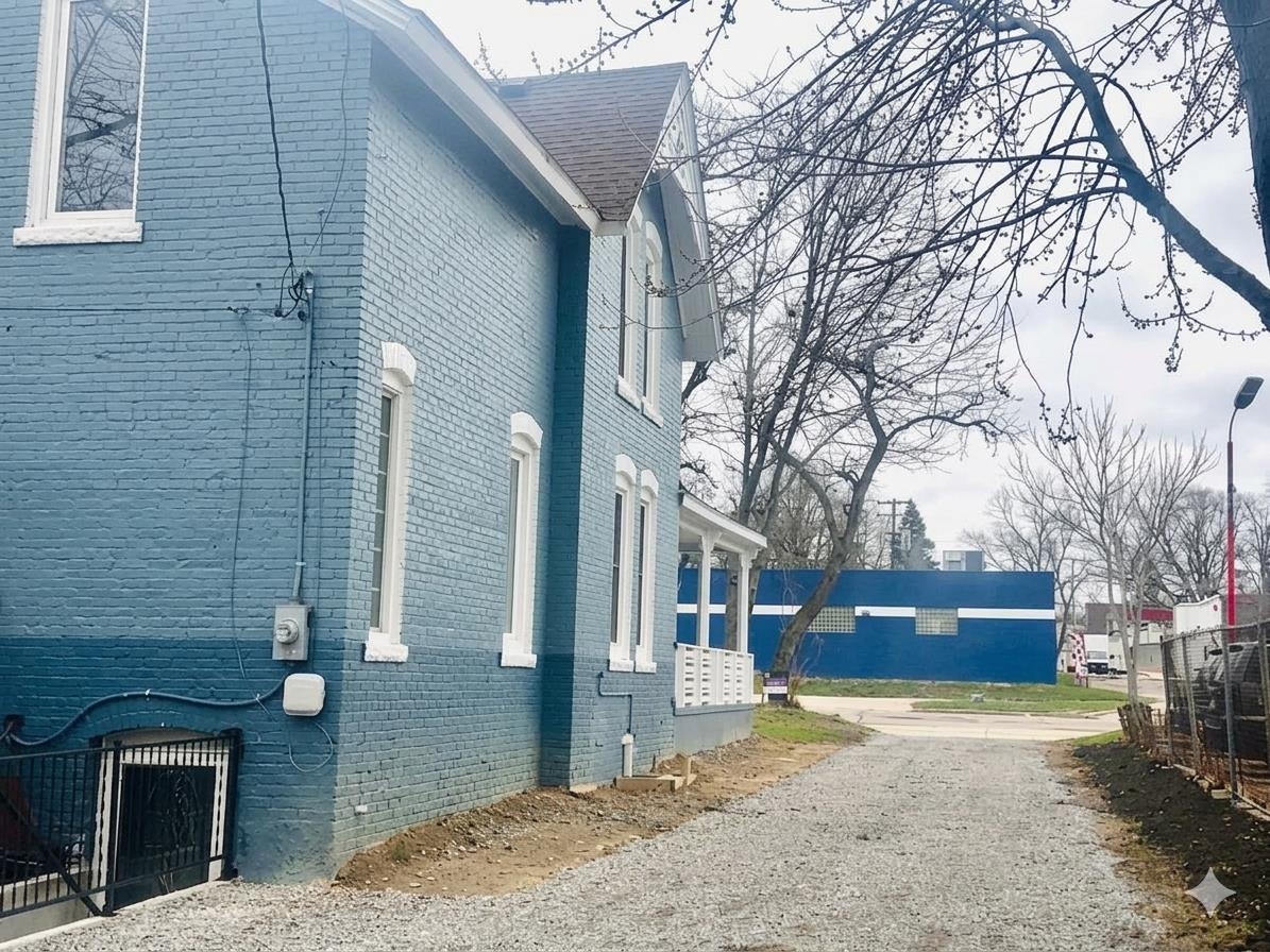 273 Southbound Gratiot Avenue