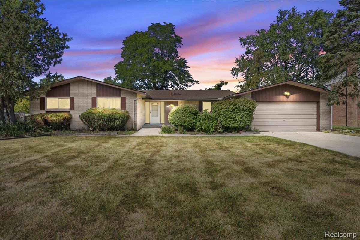 27957 Tavistock Trail