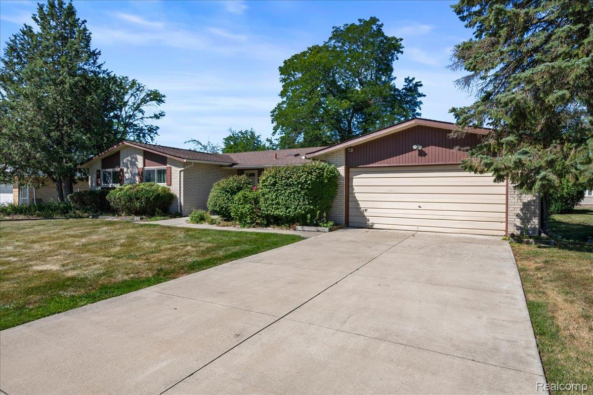 27957 Tavistock Trail