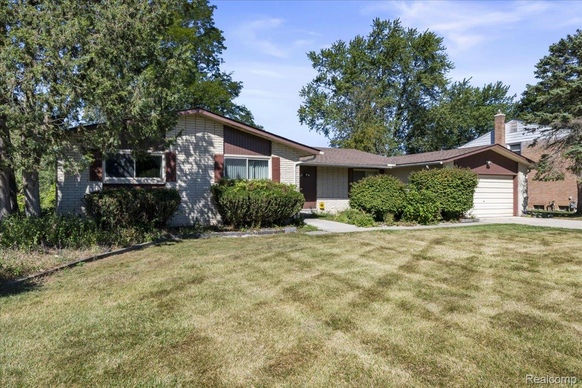 27957 Tavistock Trail