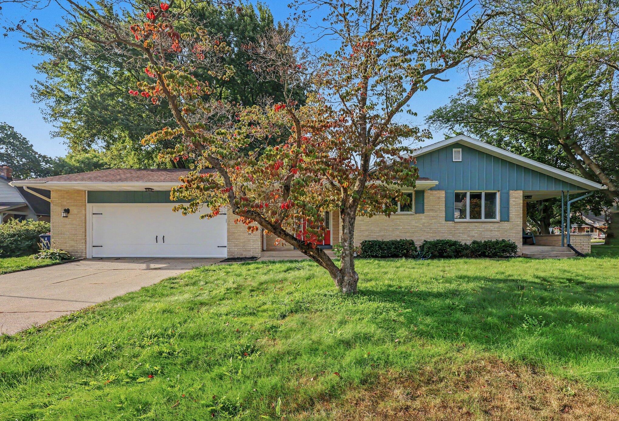 997 Colonial Court