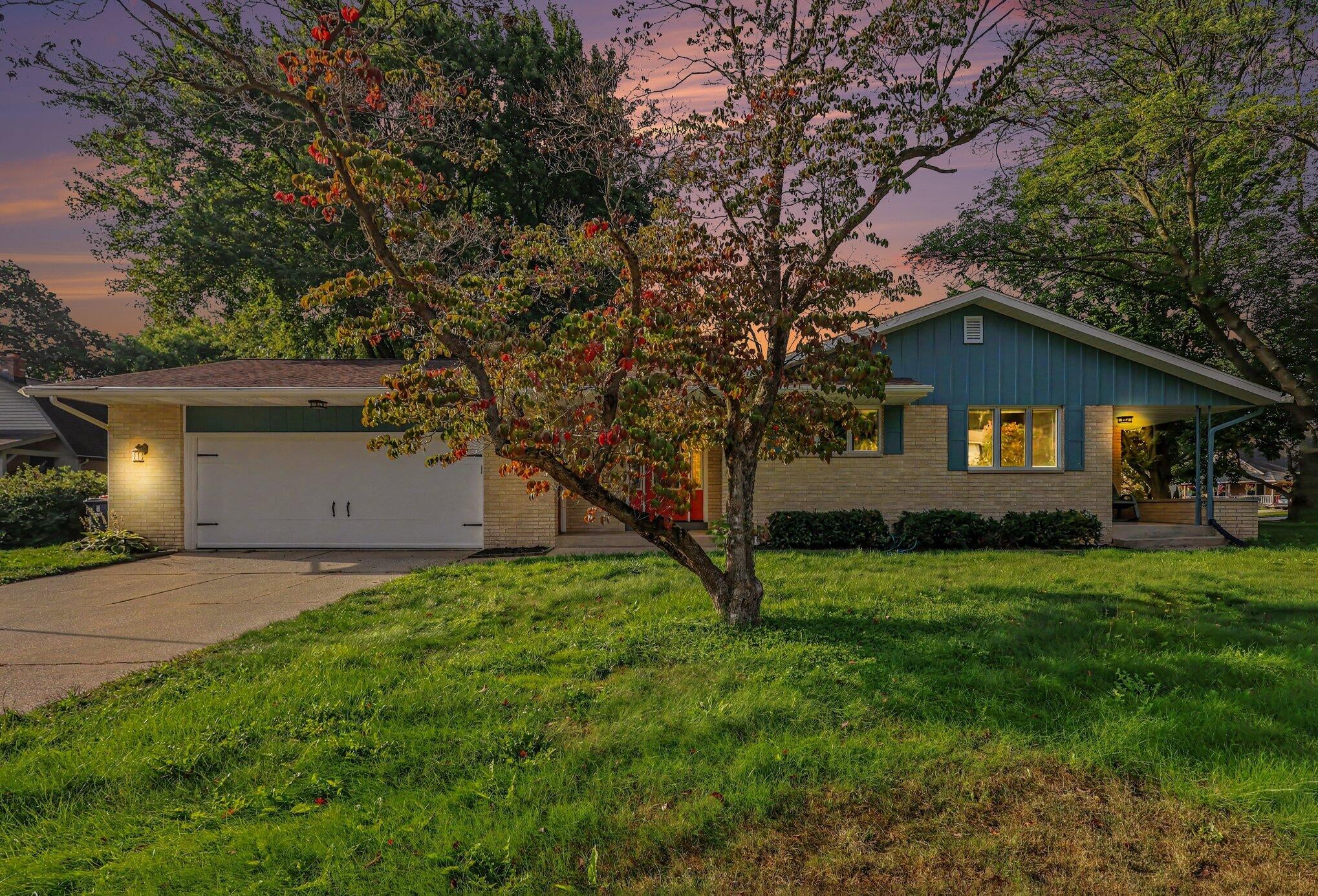 997 Colonial Court