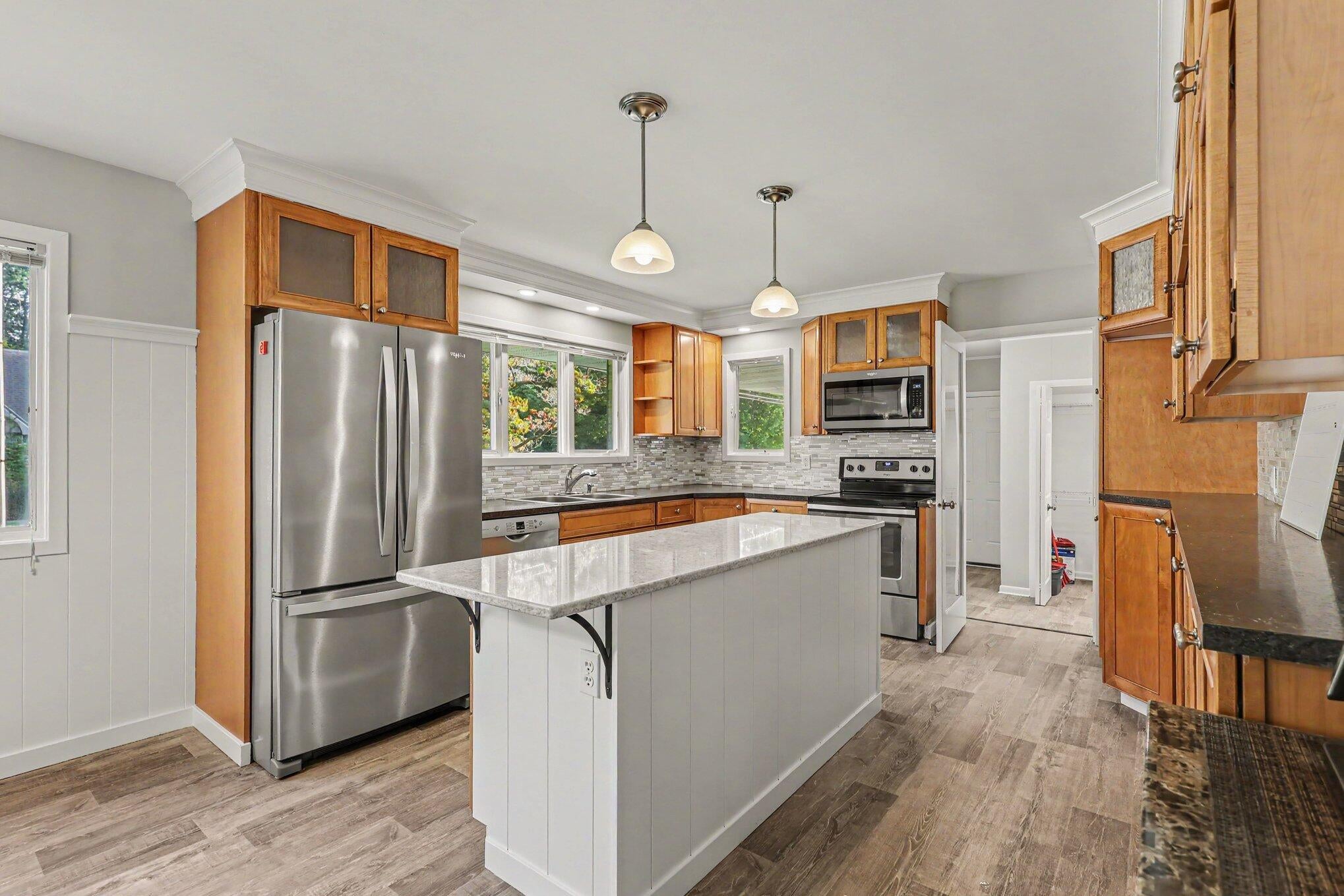 997 Colonial Court