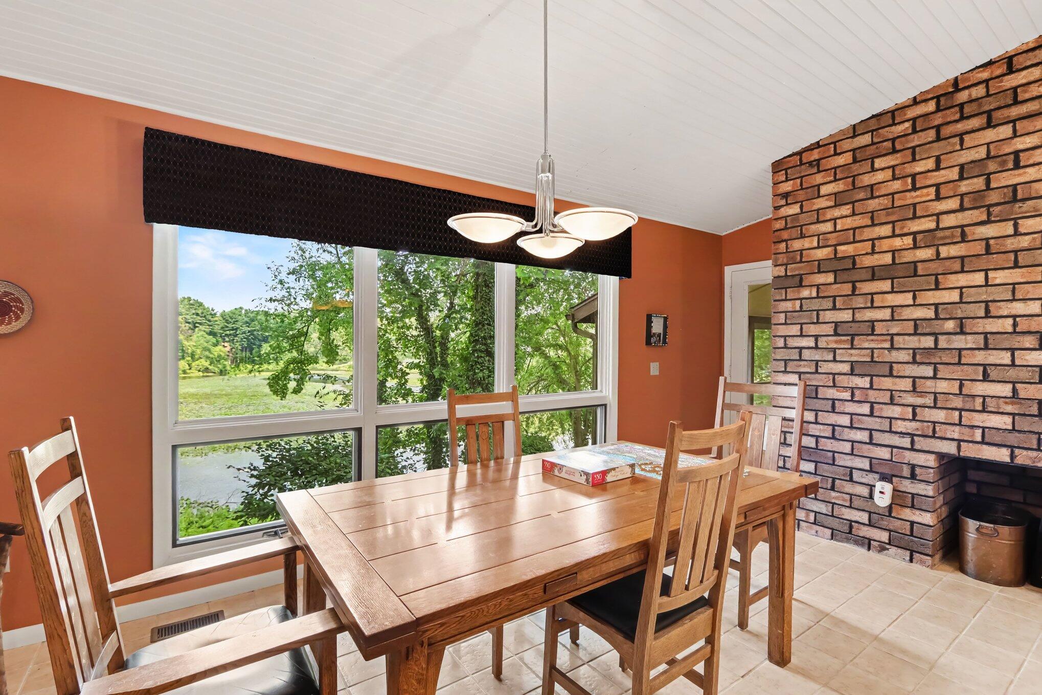 9808 Oak Forest Circle