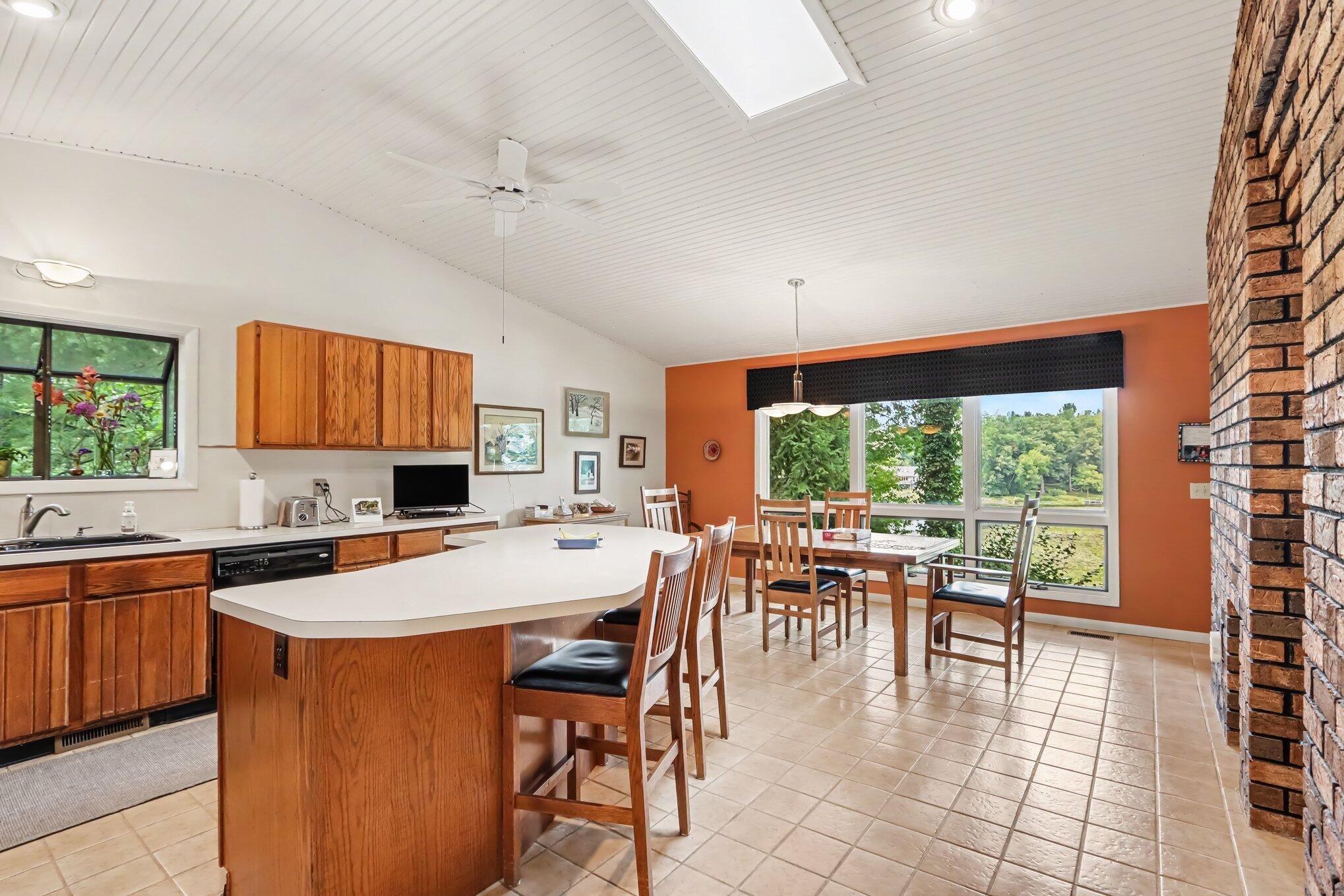 9808 Oak Forest Circle