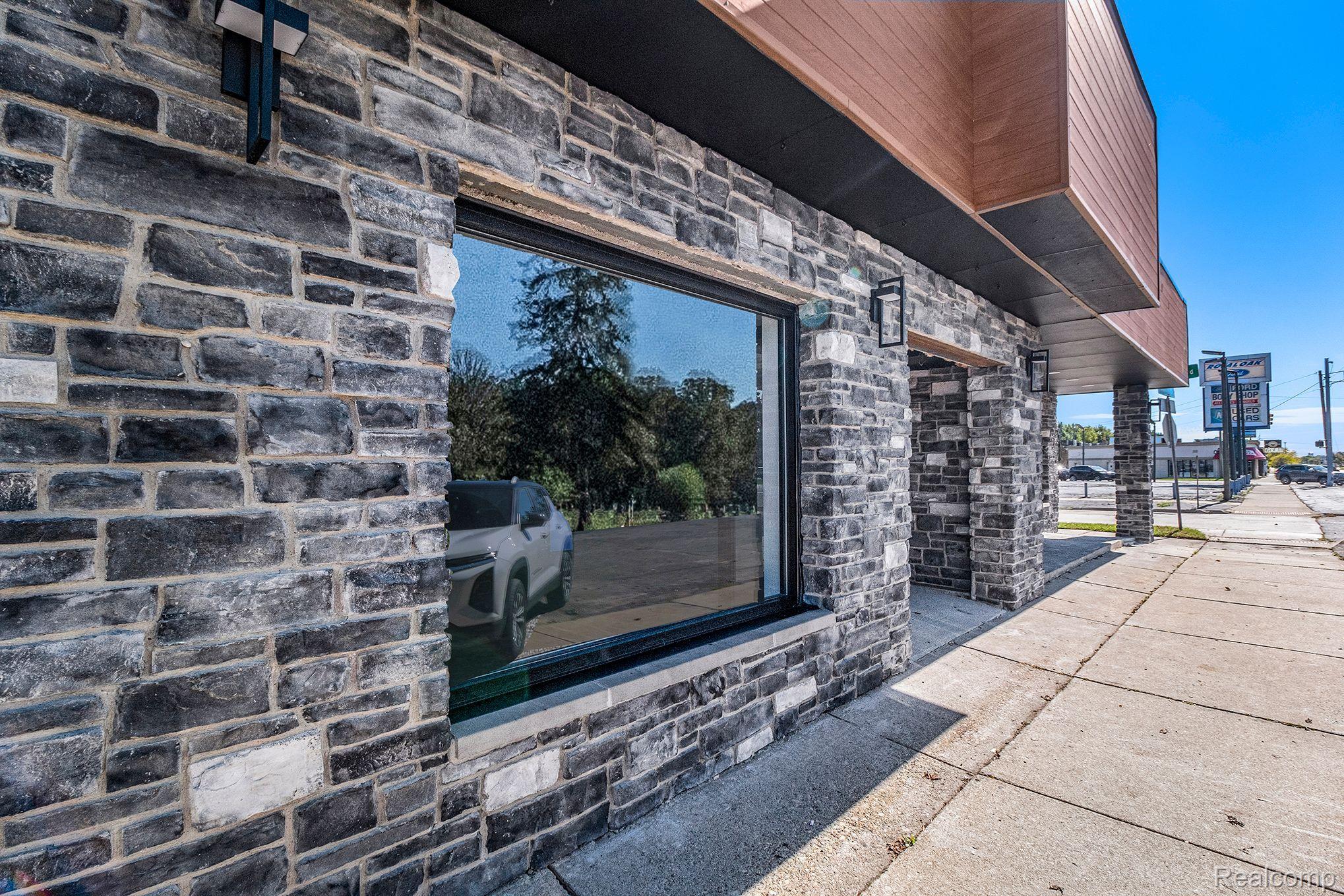 30118 WOODWARD Avenue