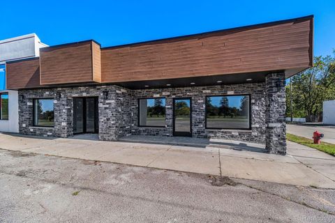 30118 WOODWARD Avenue Royal Oak City MI 48073