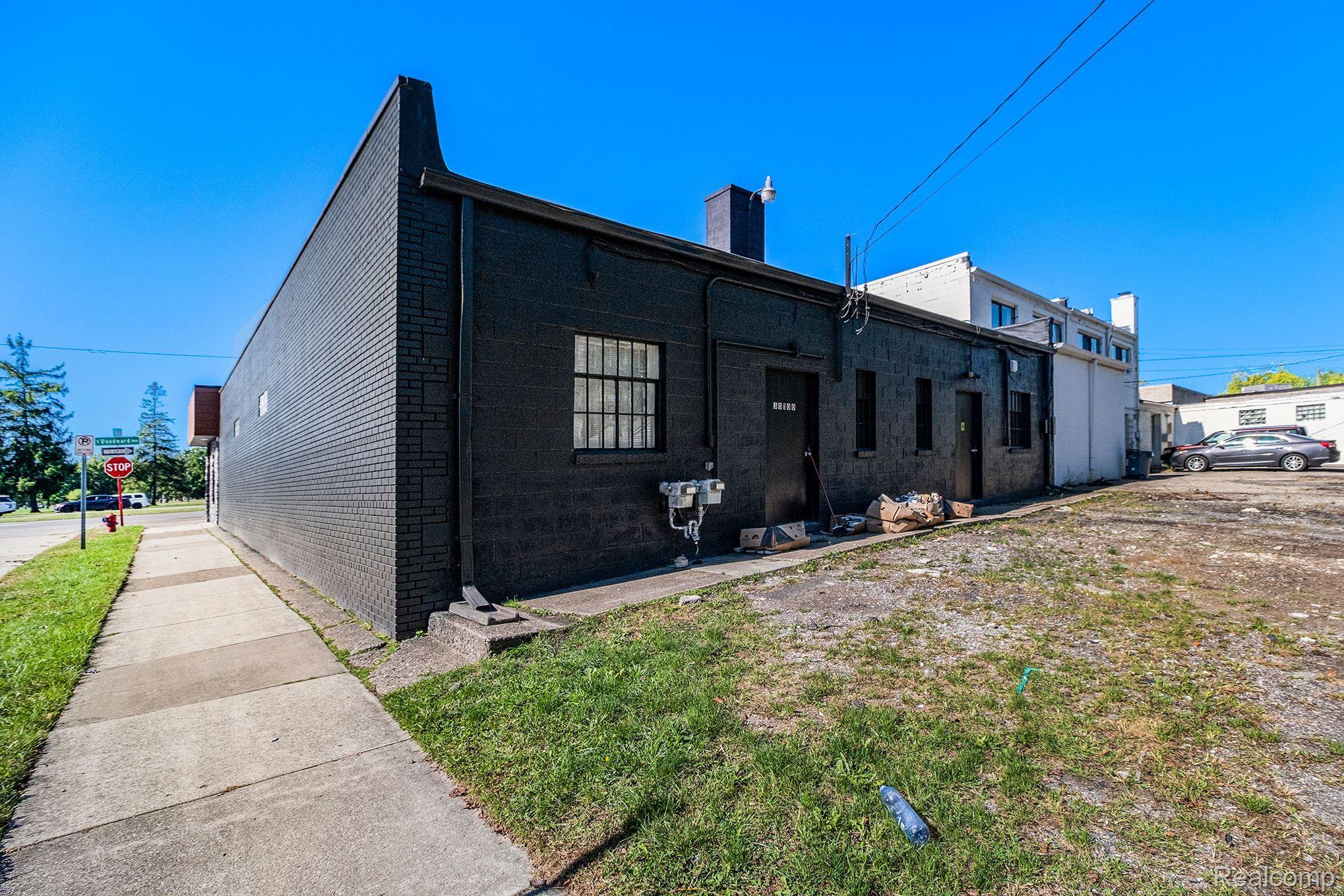 30118 WOODWARD Avenue