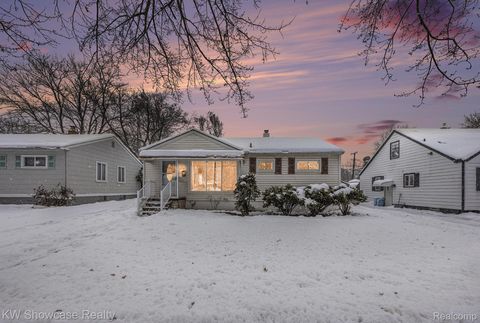 575 4th Avenue Pontiac City MI 48340