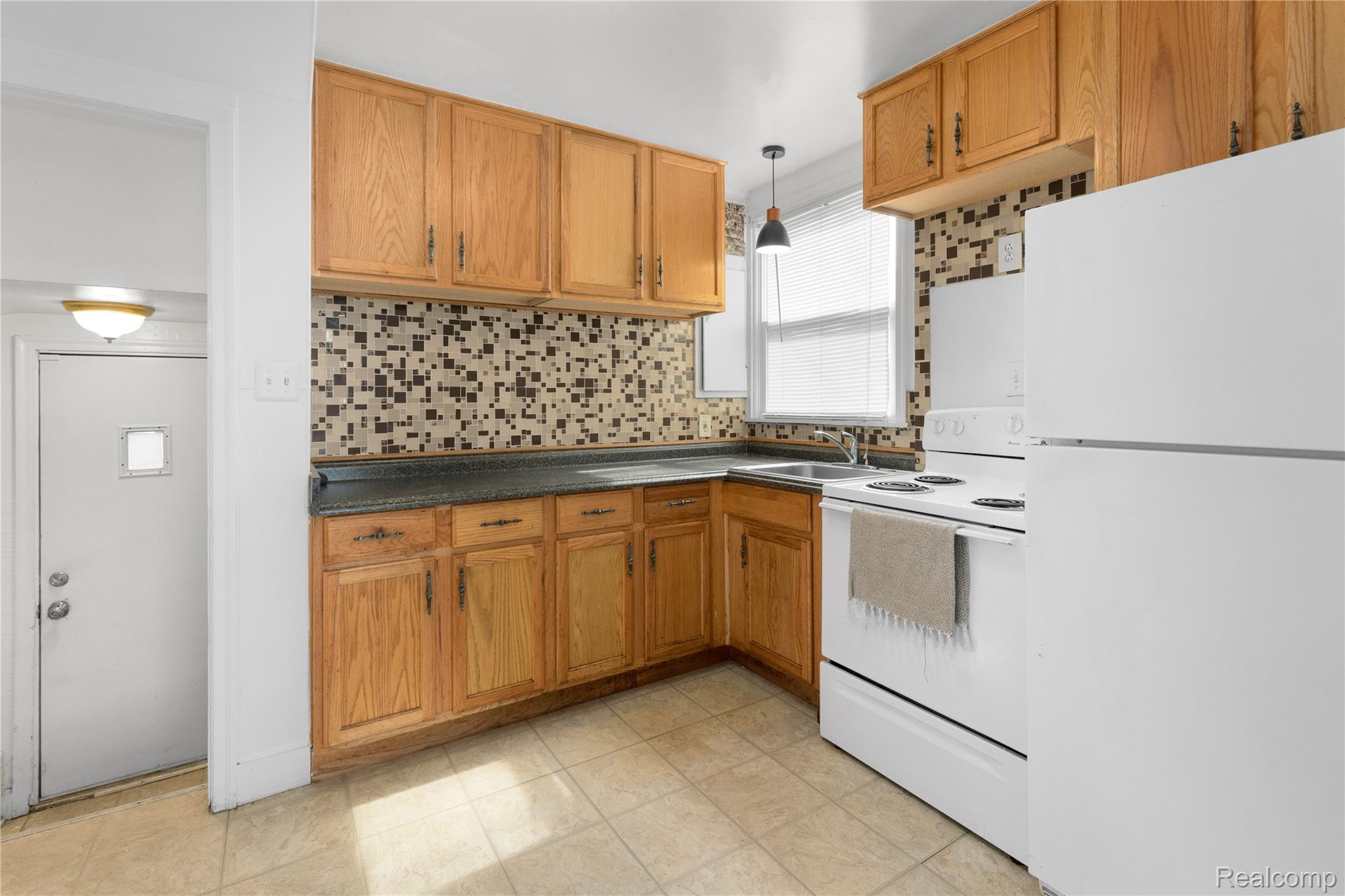 Detroit City, Michigan 48221, United States, 3 Bedrooms Bedrooms, ,2 BathroomsBathrooms,Residential,Active,151749