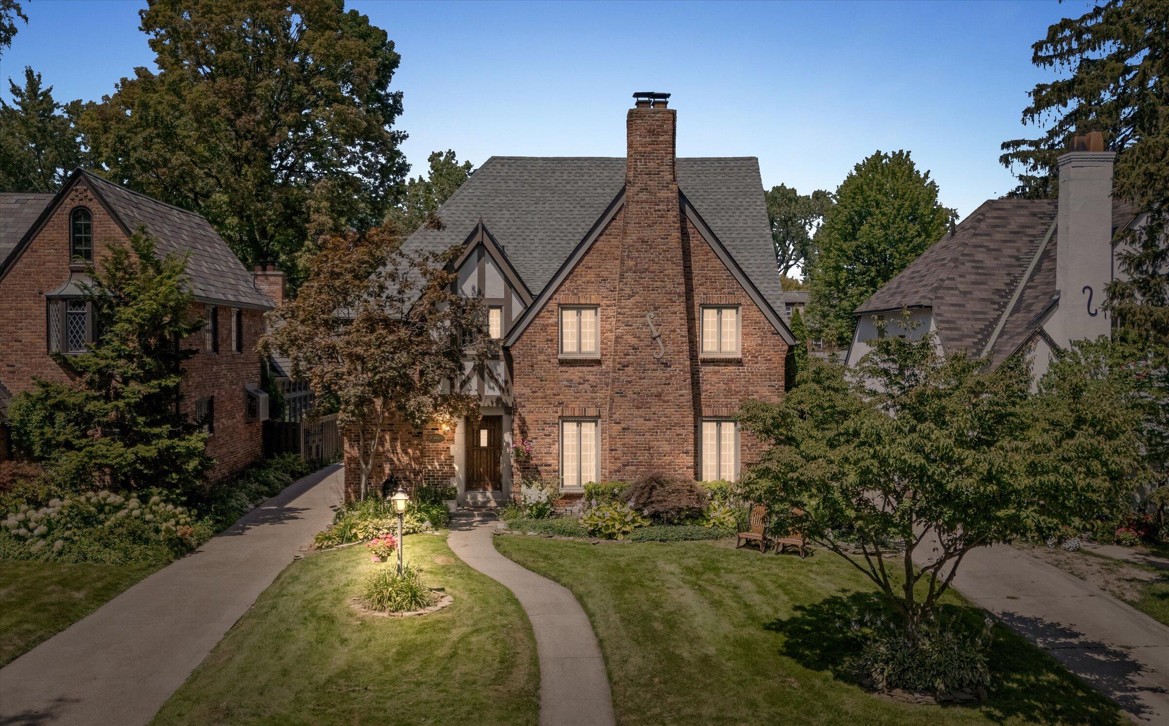 8286 Huntington Road