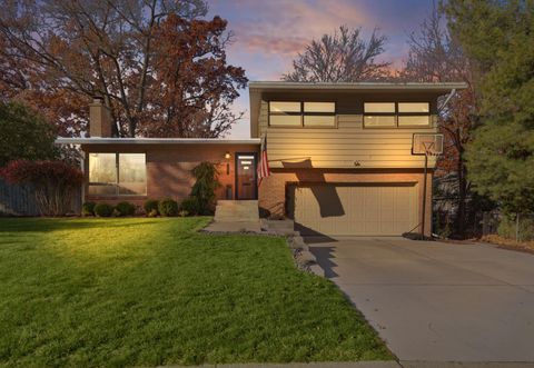 1353 Pinecrest Avenue SE East Grand Rapids City MI 49506