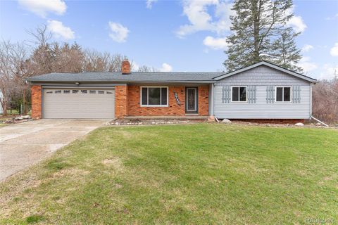 3745 Capitol Way Highland Charter Township MI 48356