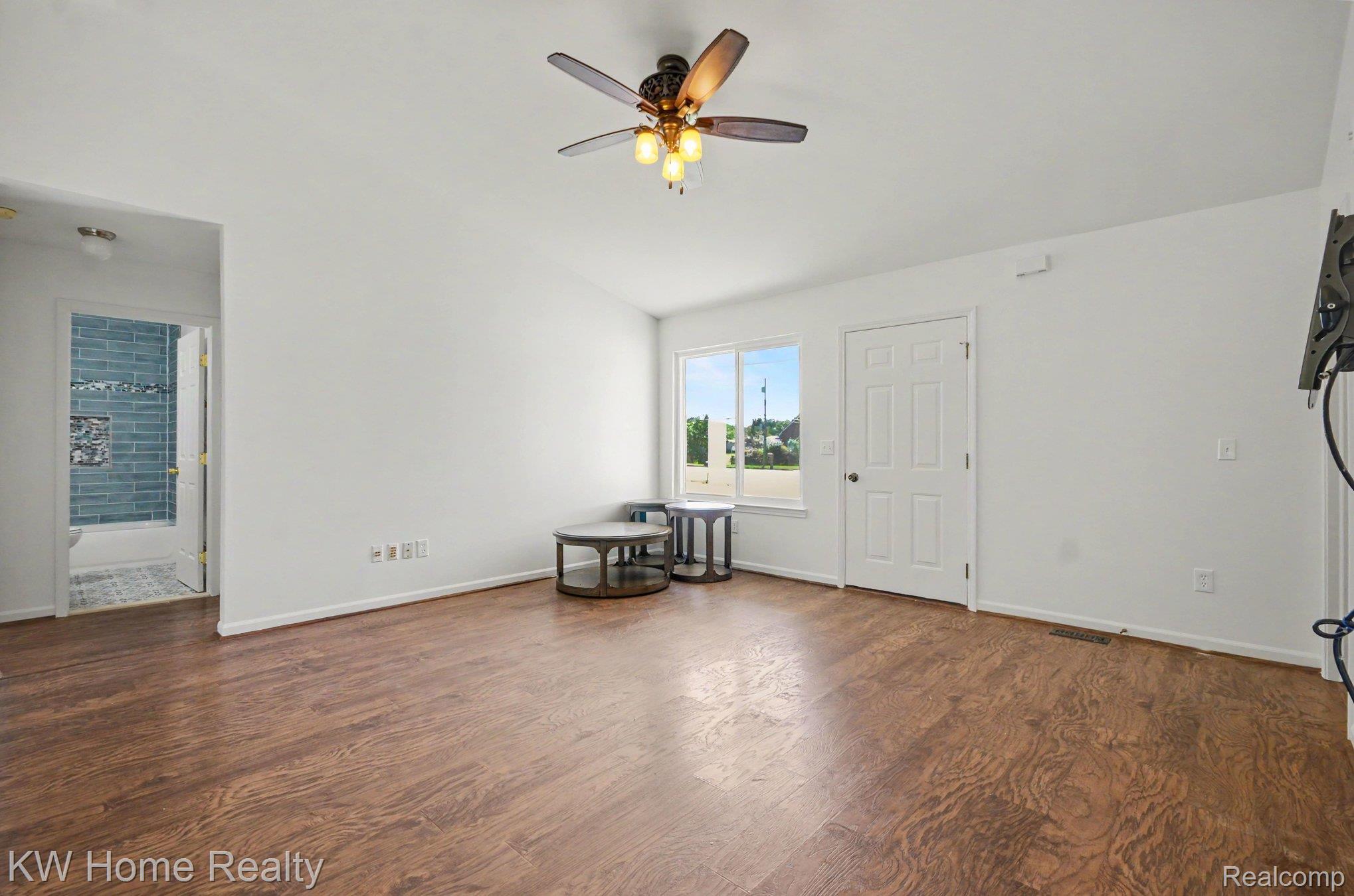 2383 E Maple Road