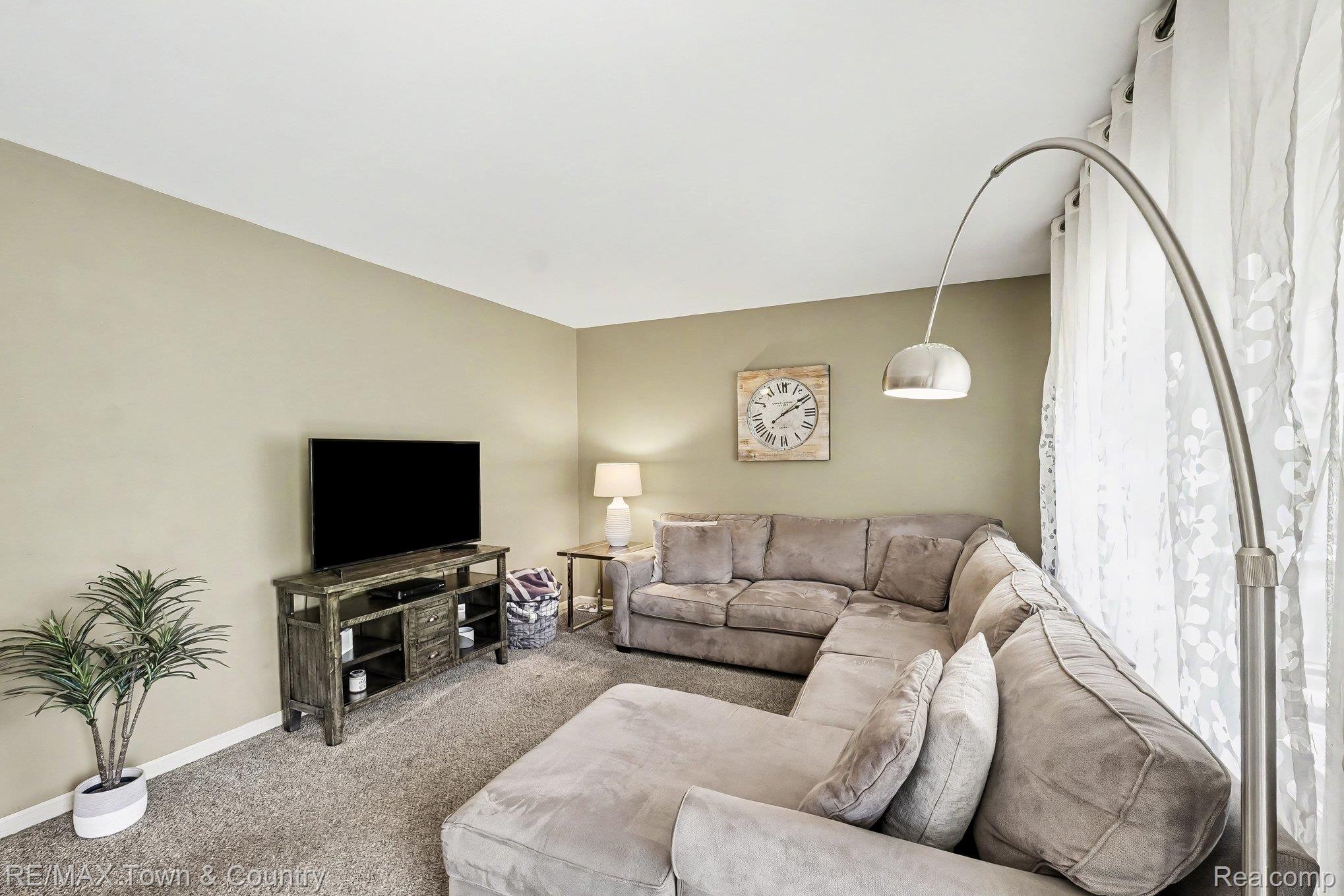 4374 Bridgeman Trail