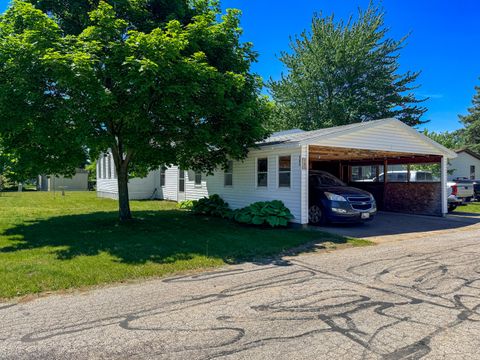 Photo of 121 Elm Court, Muskegon Charter Township, MI 49445 (MLS # 71026025941)