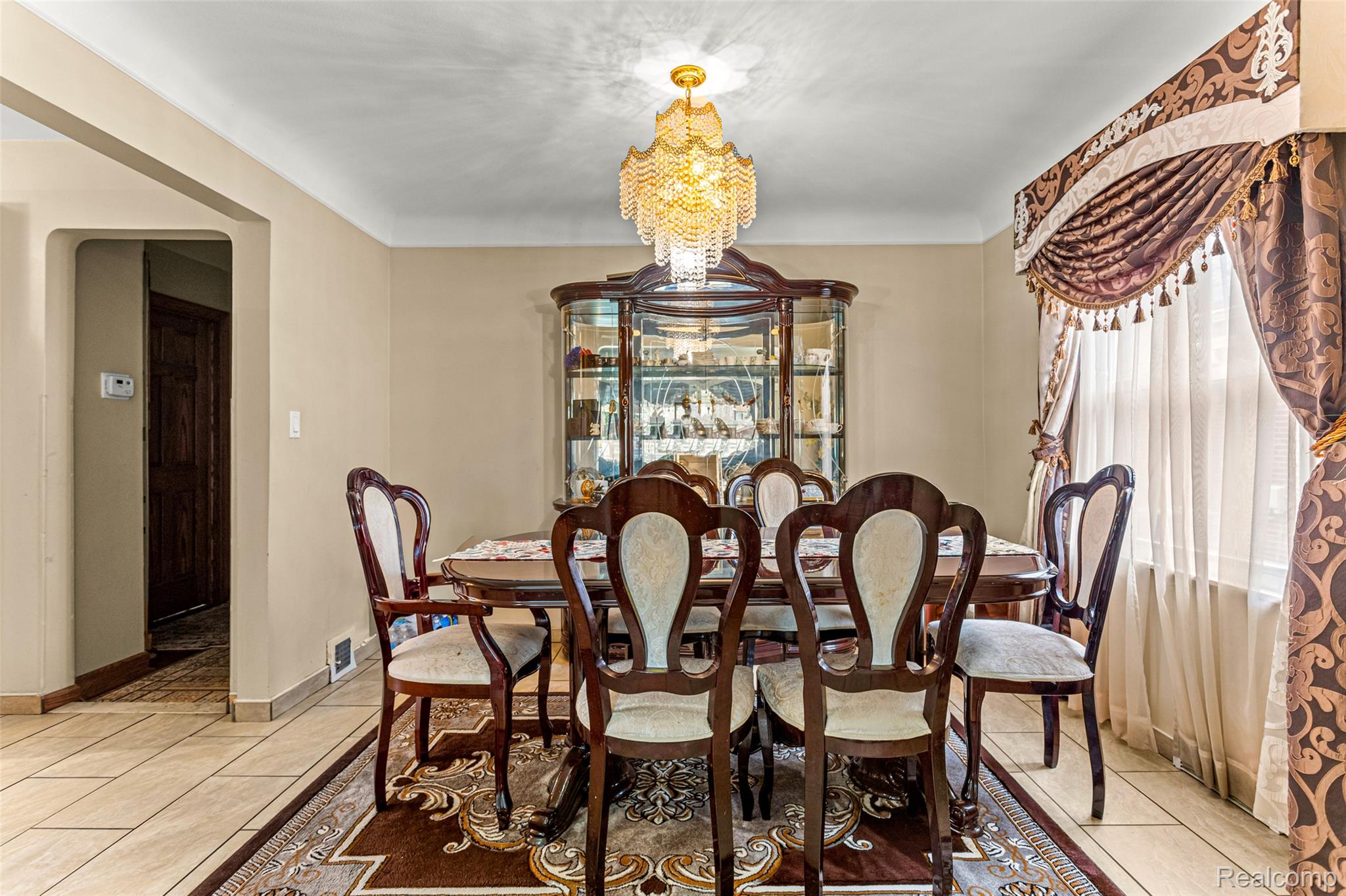 5835 Oakman Boulevard