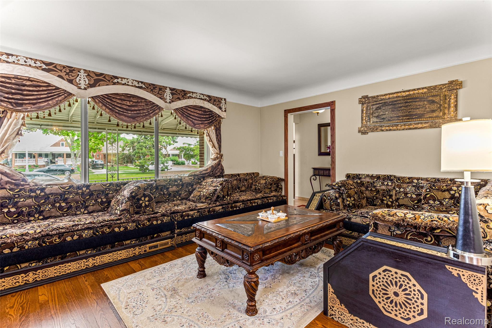 5835 Oakman Boulevard