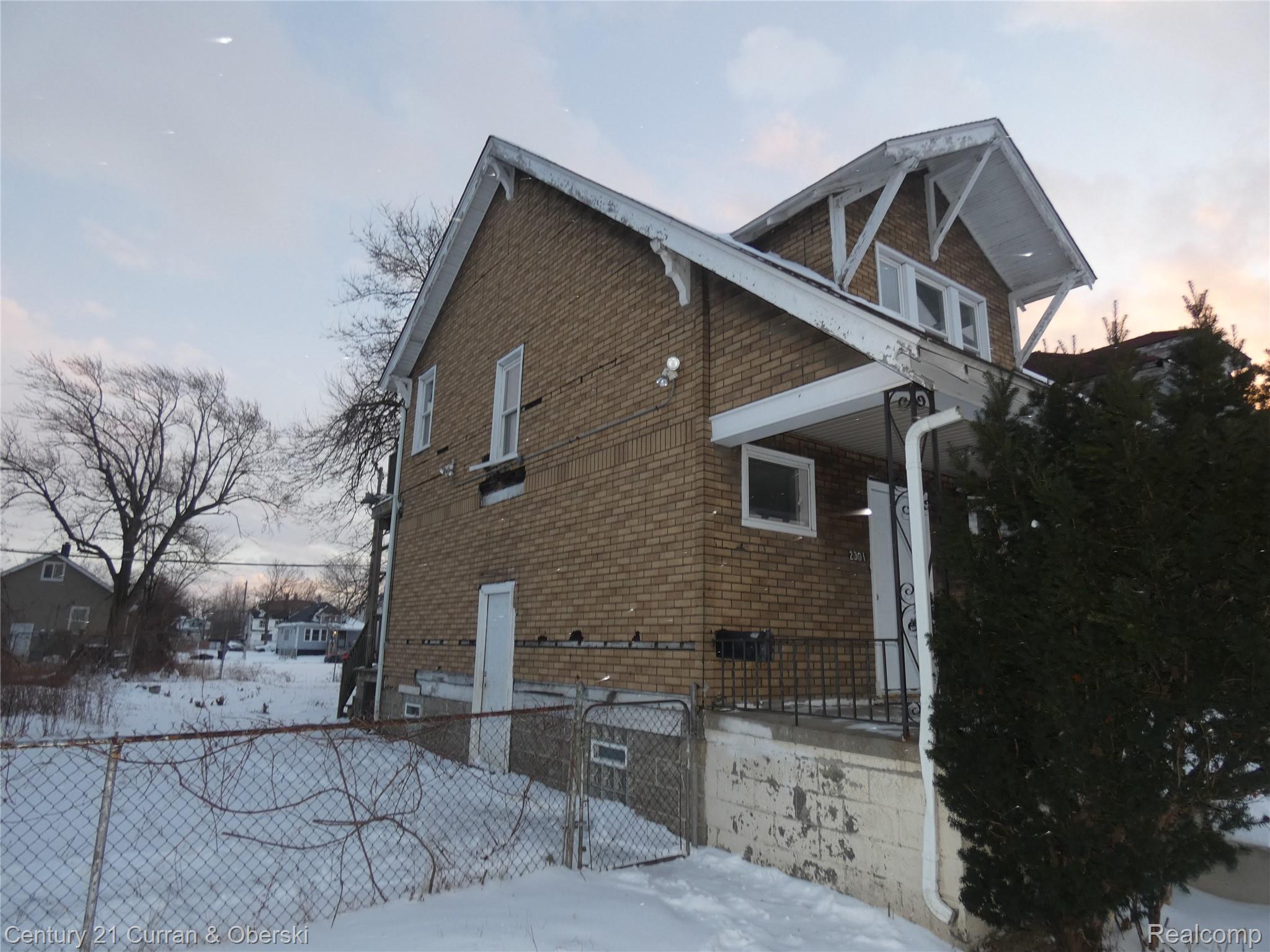 2301 Fullerton Street