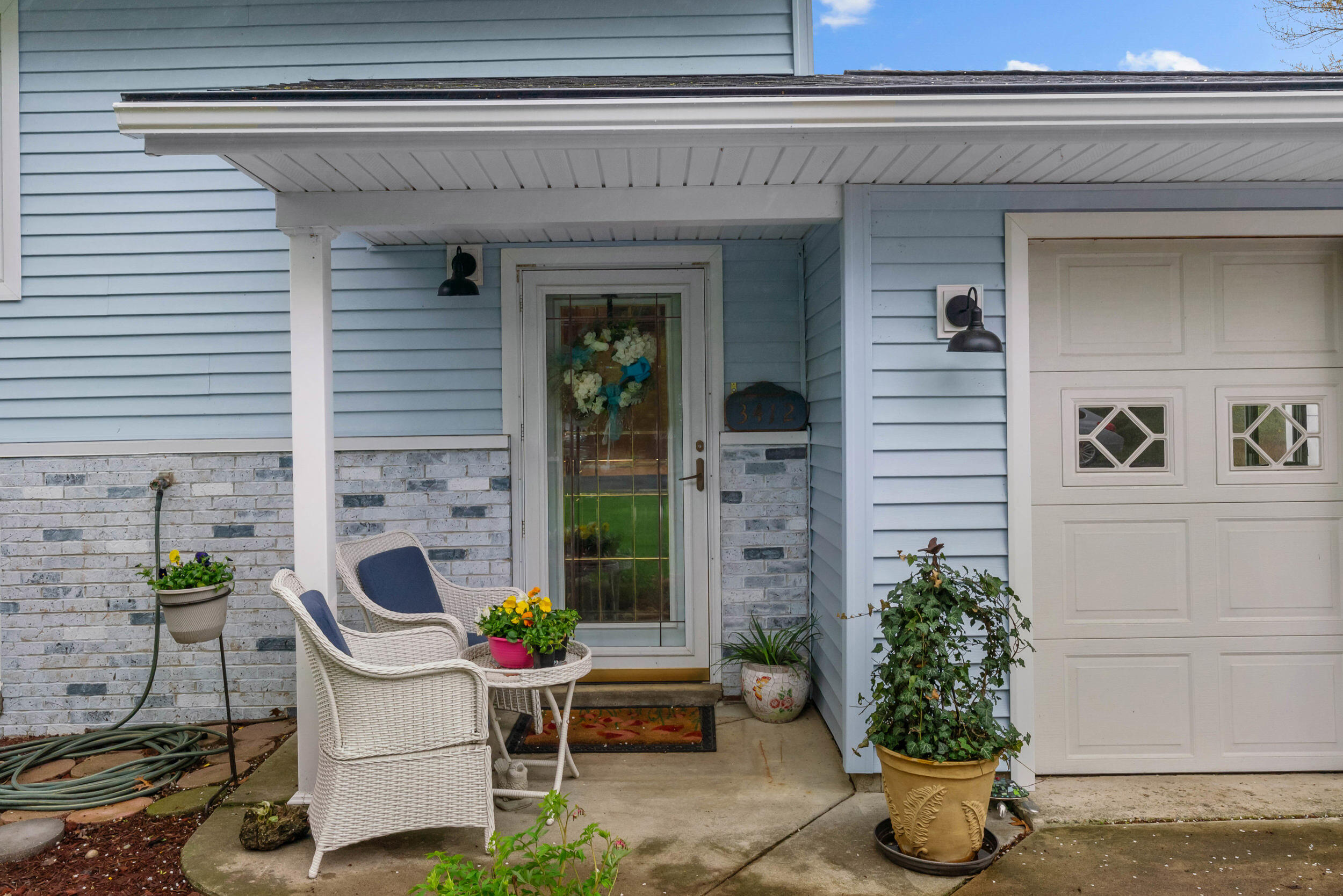 3412 Briar
