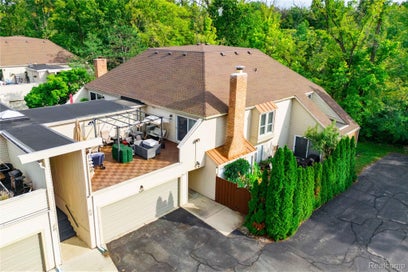 8309 Colony Drive 22 Grosse Ile Township MI 48138