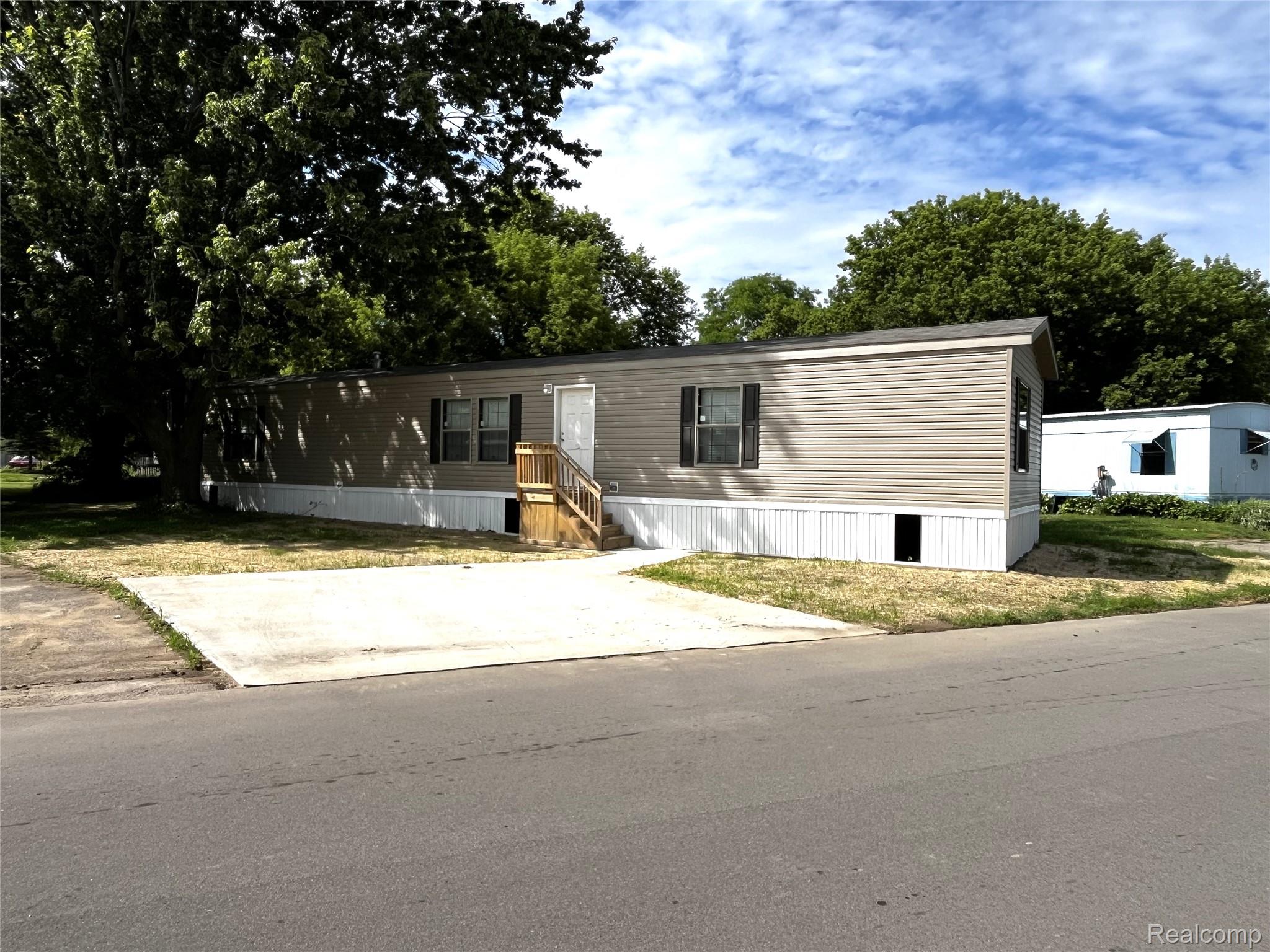 8499 (Lot 214) E M 71