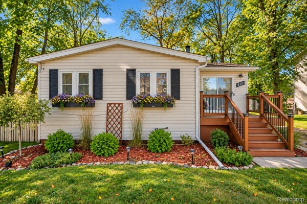 327 ORION TER, LAKE ORION, MI 48362 - Image 7b1a81ac65fc84ab88fbd92d554dc808/1490592811