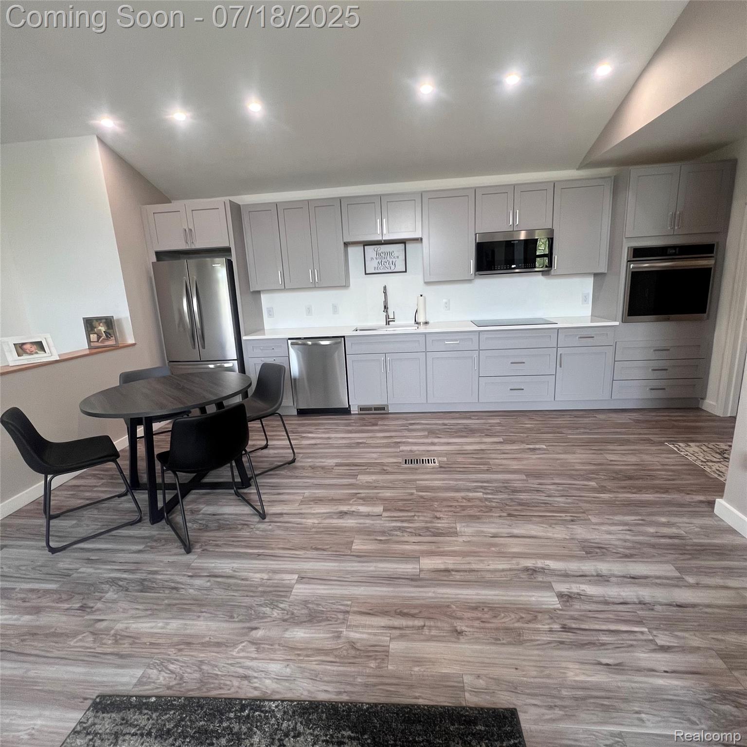 208 Oakbrooke Drive 3