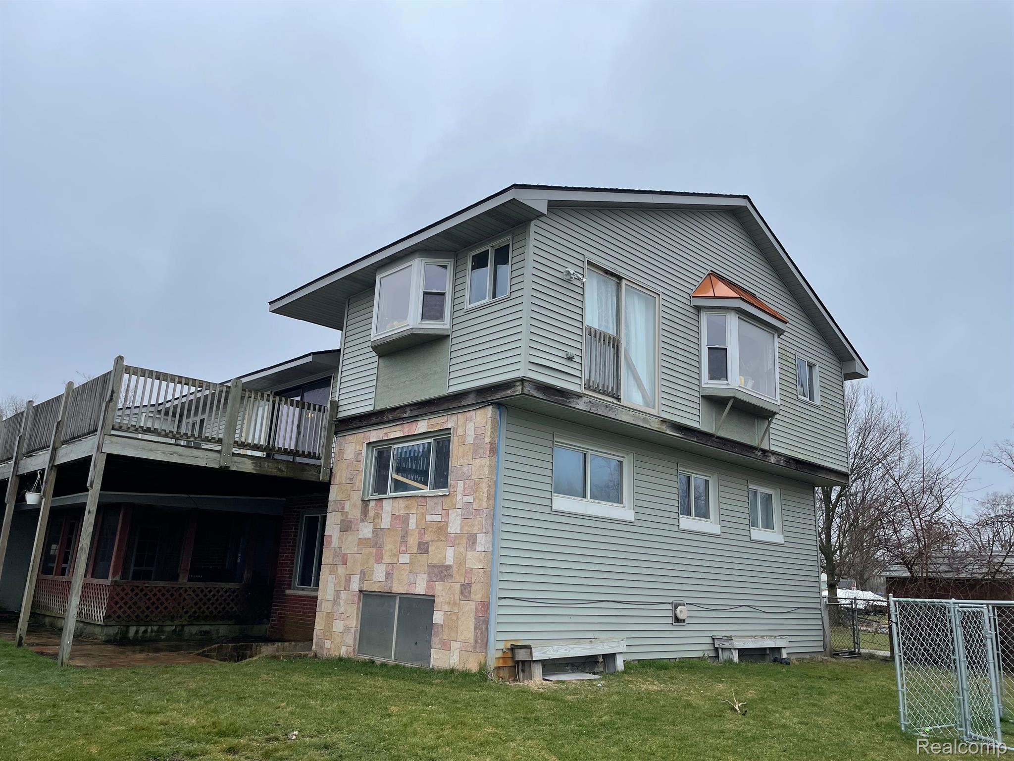9470 PONTIAC LAKE Road