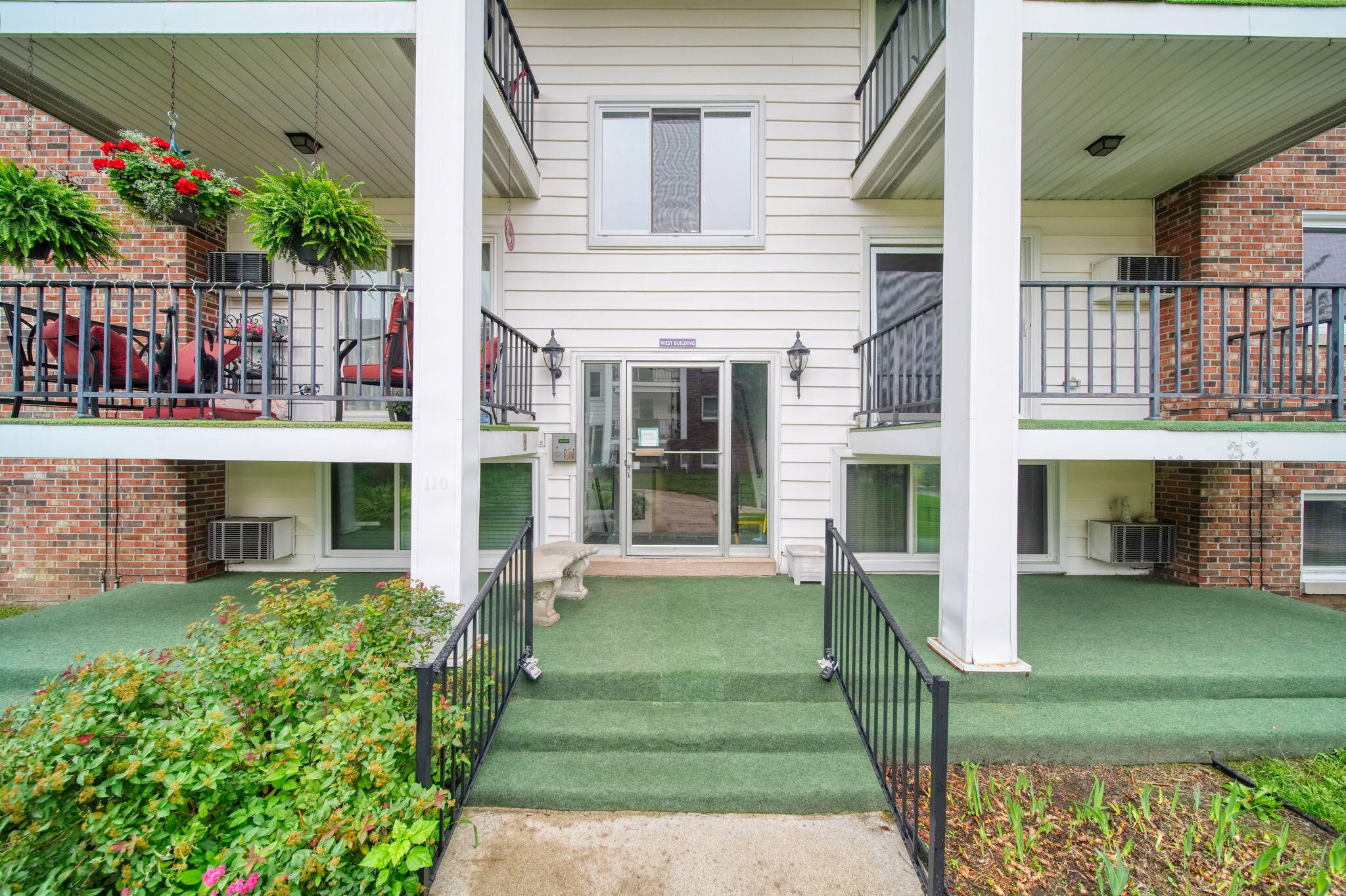806 W Michigan Avenue 207W