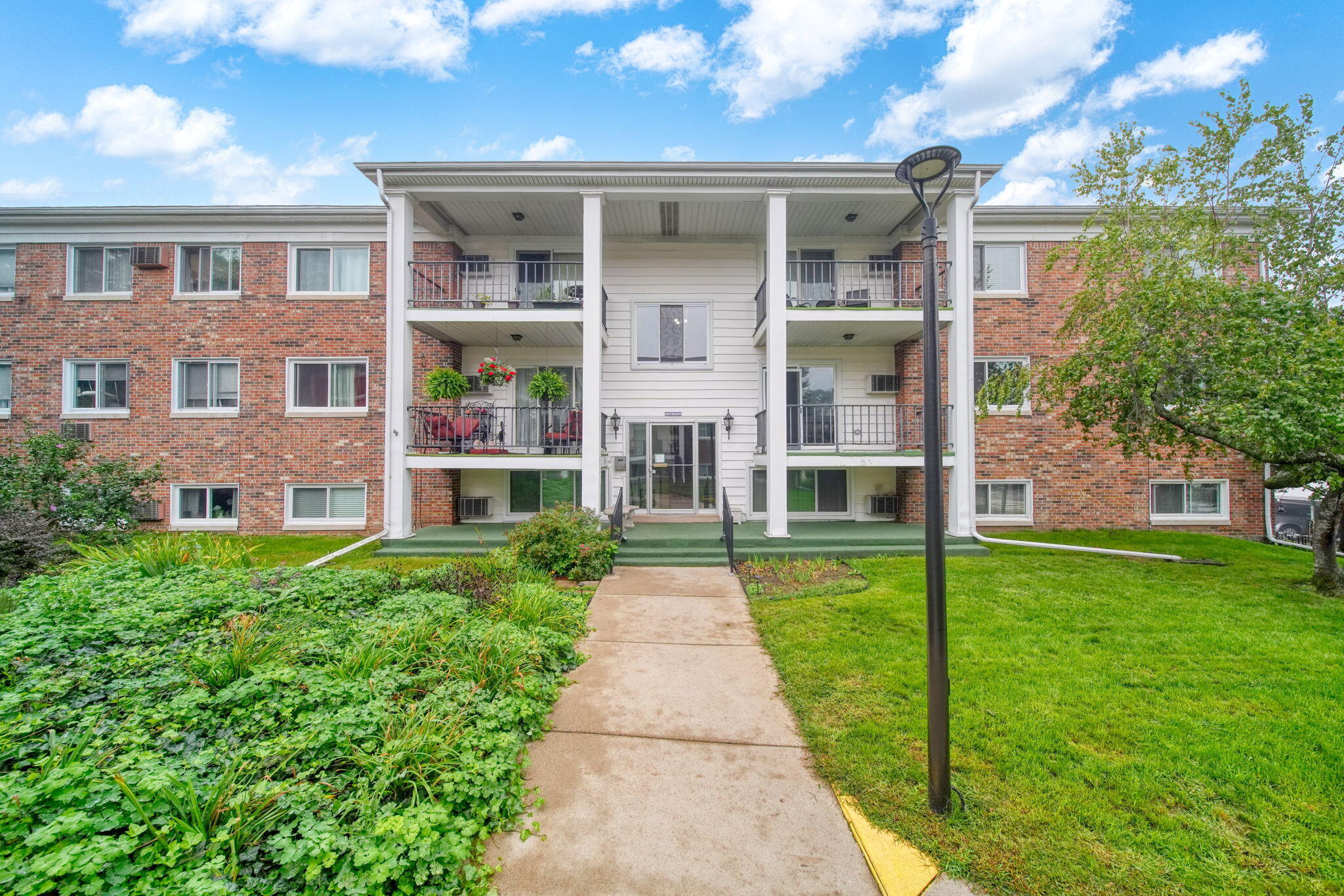 806 W Michigan Avenue 207W