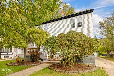 296-298 Rivard Boulevard Grosse Pointe City MI 48230