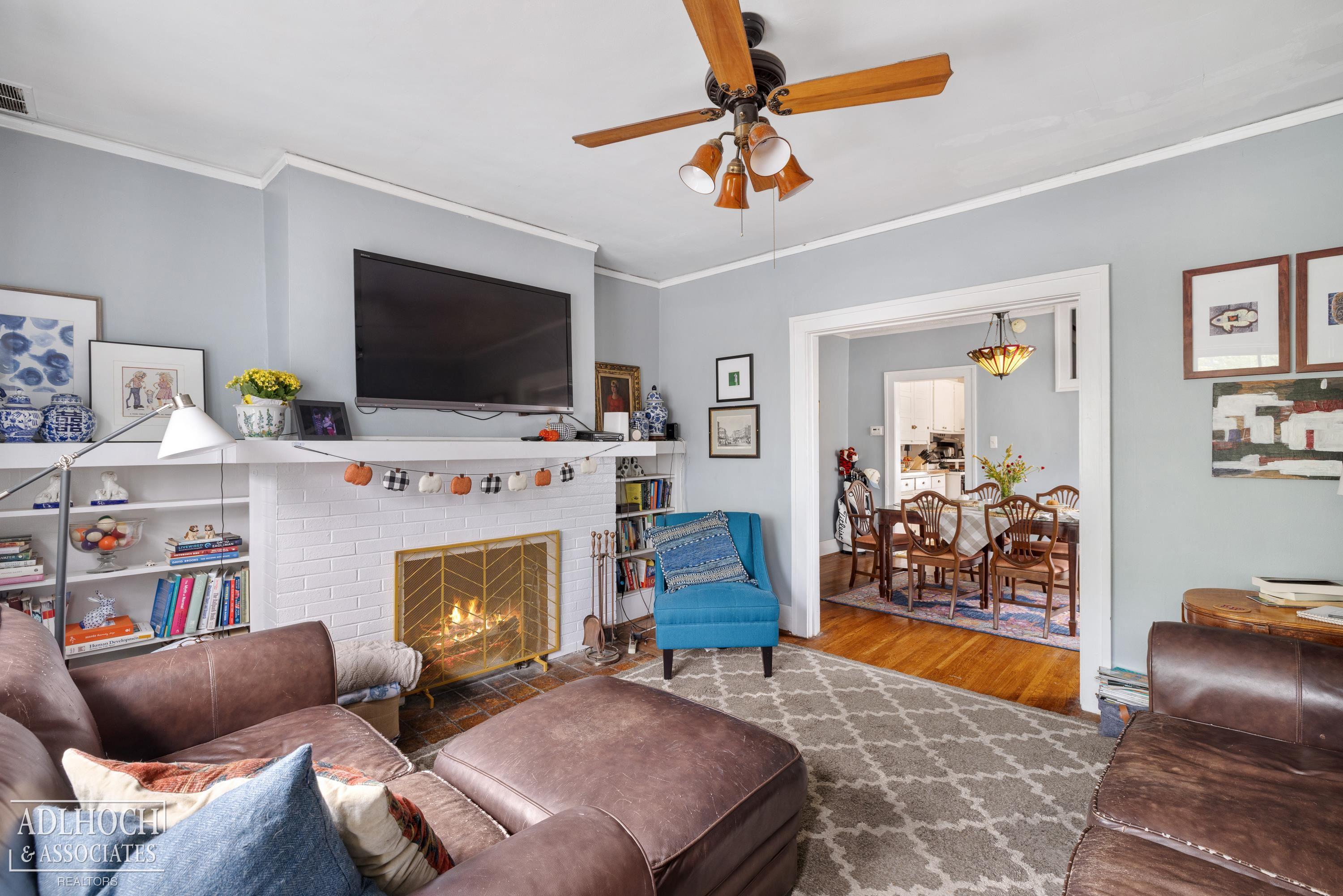 296-298 Rivard Boulevard