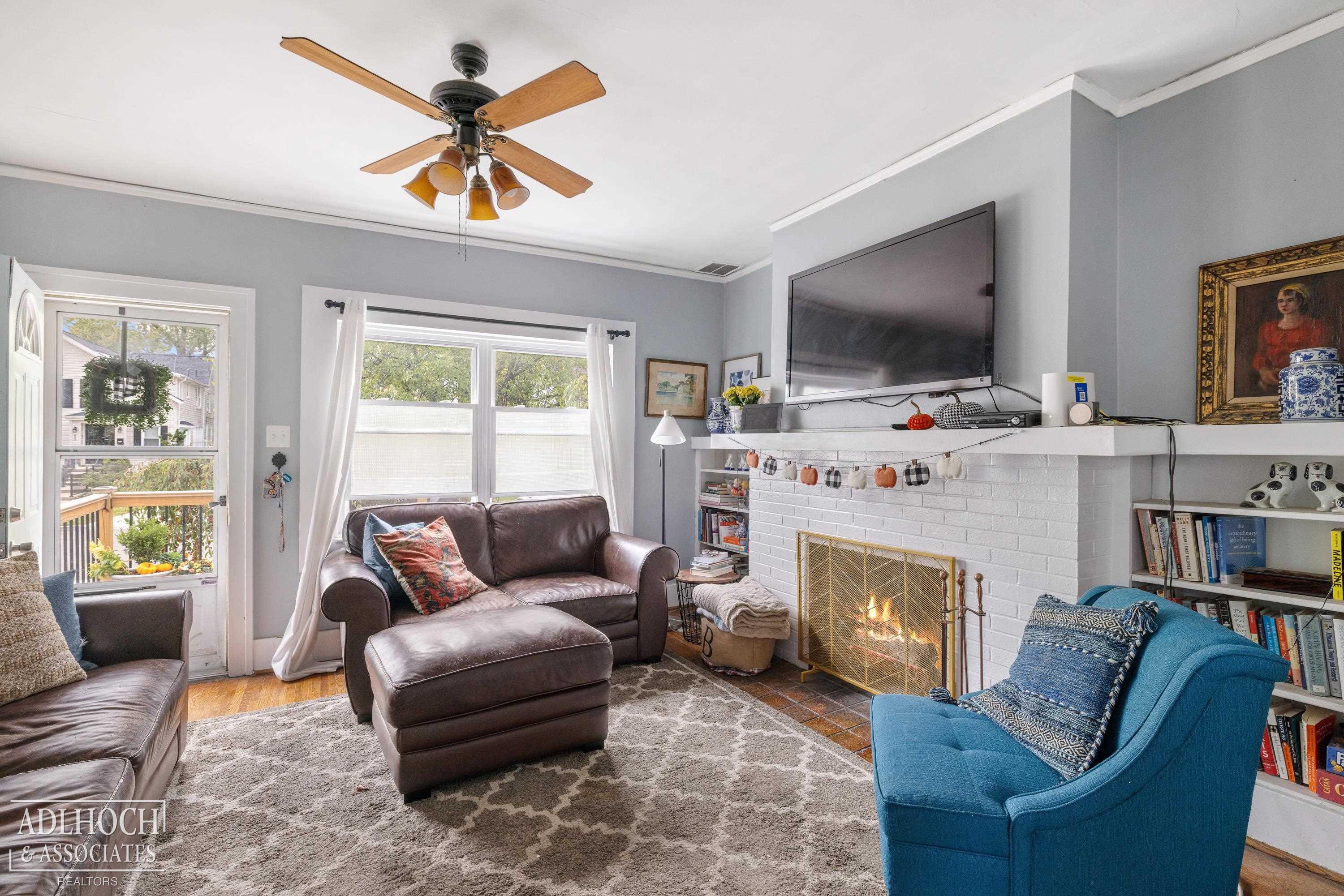 296-298 Rivard Boulevard