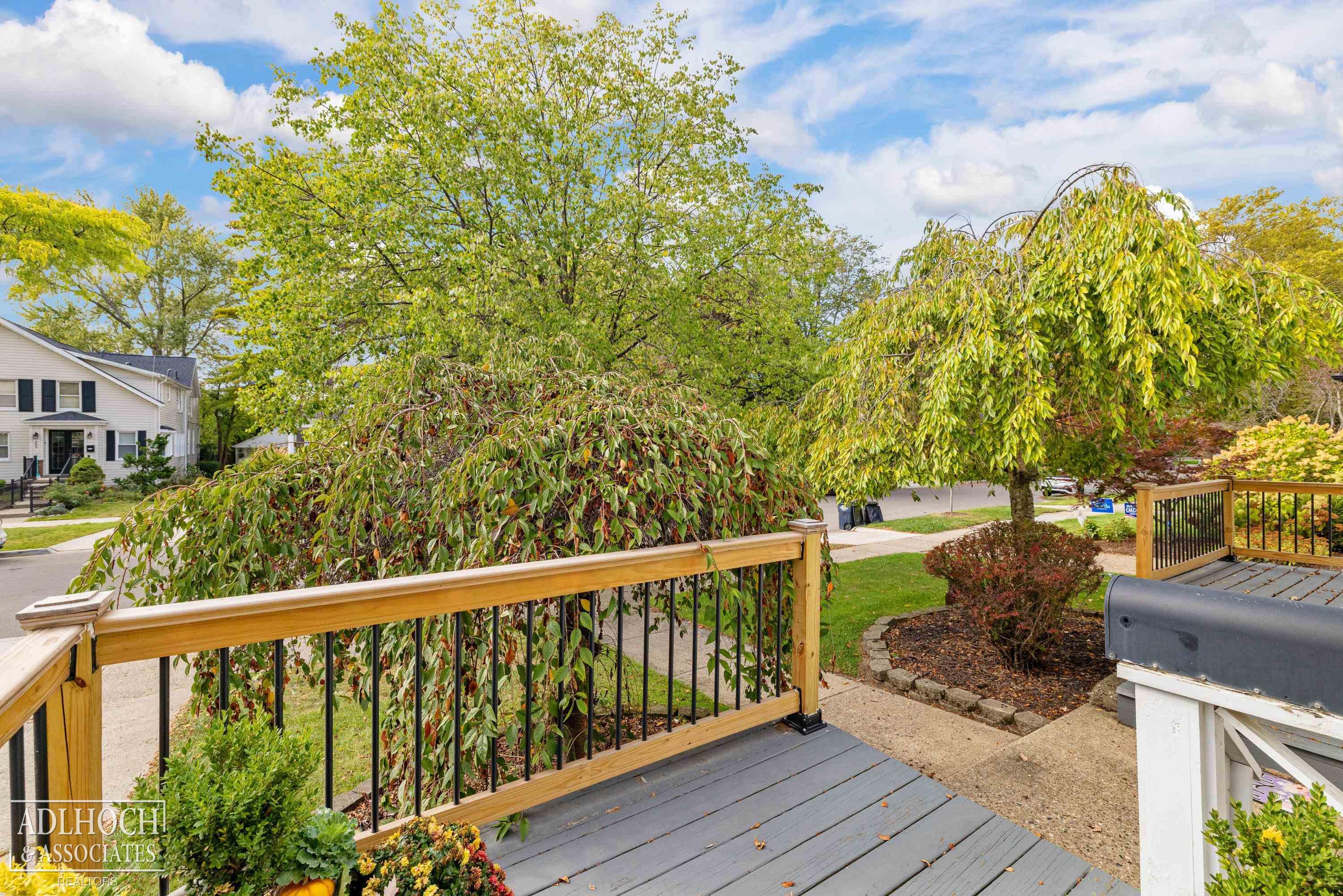 296-298 Rivard Boulevard