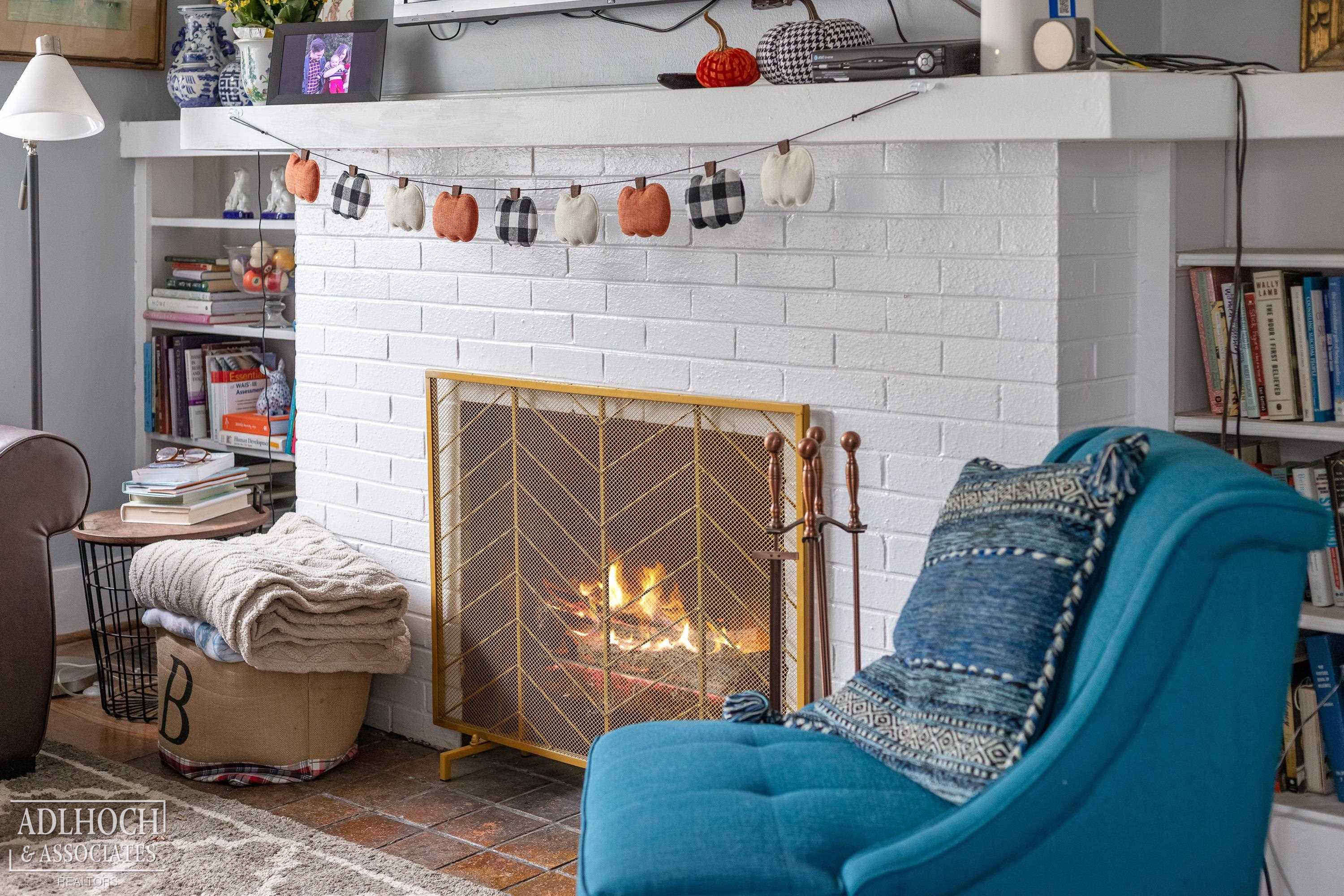 296-298 Rivard Boulevard