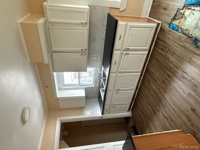 8630 GREENVIEW Avenue