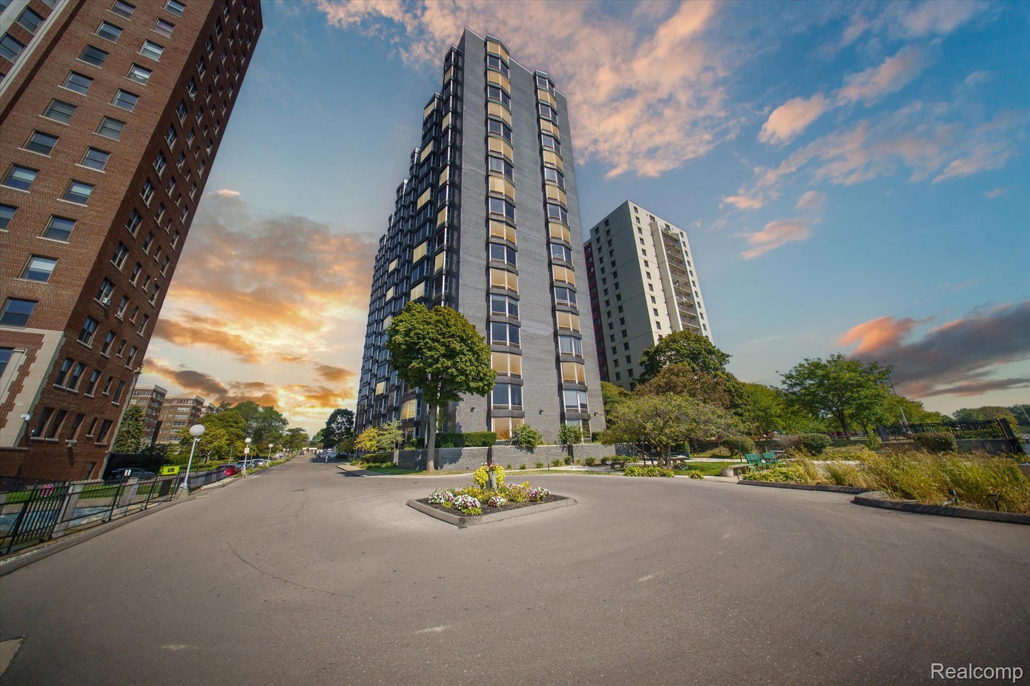 8200 E Jefferson Avenue 209