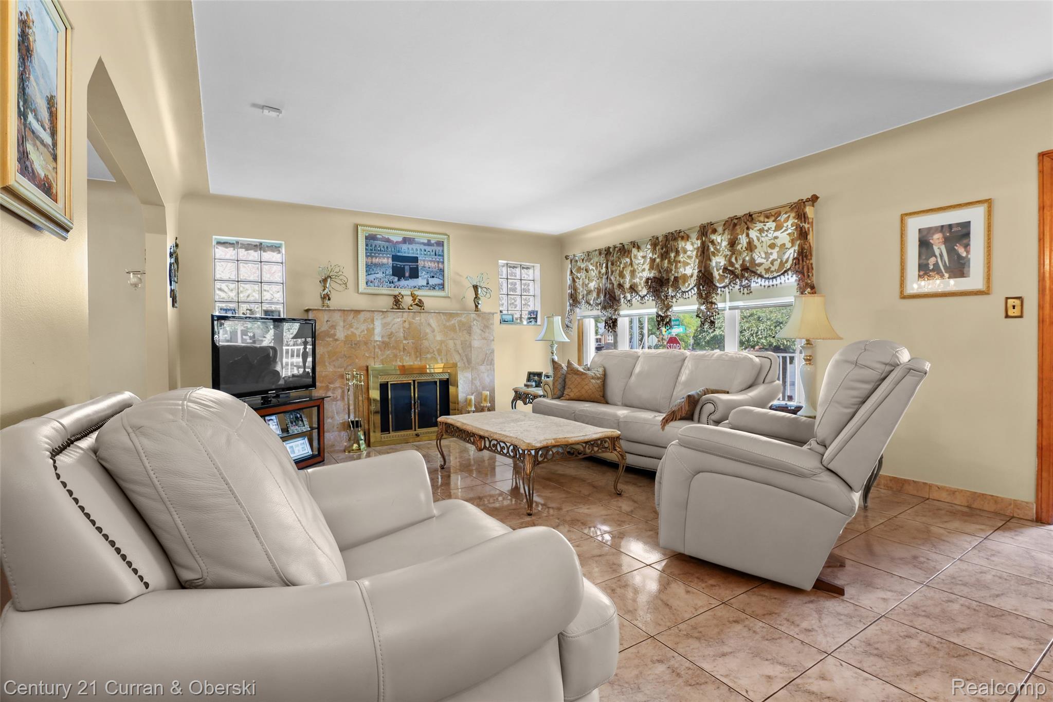 6151 Oakman Boulevard