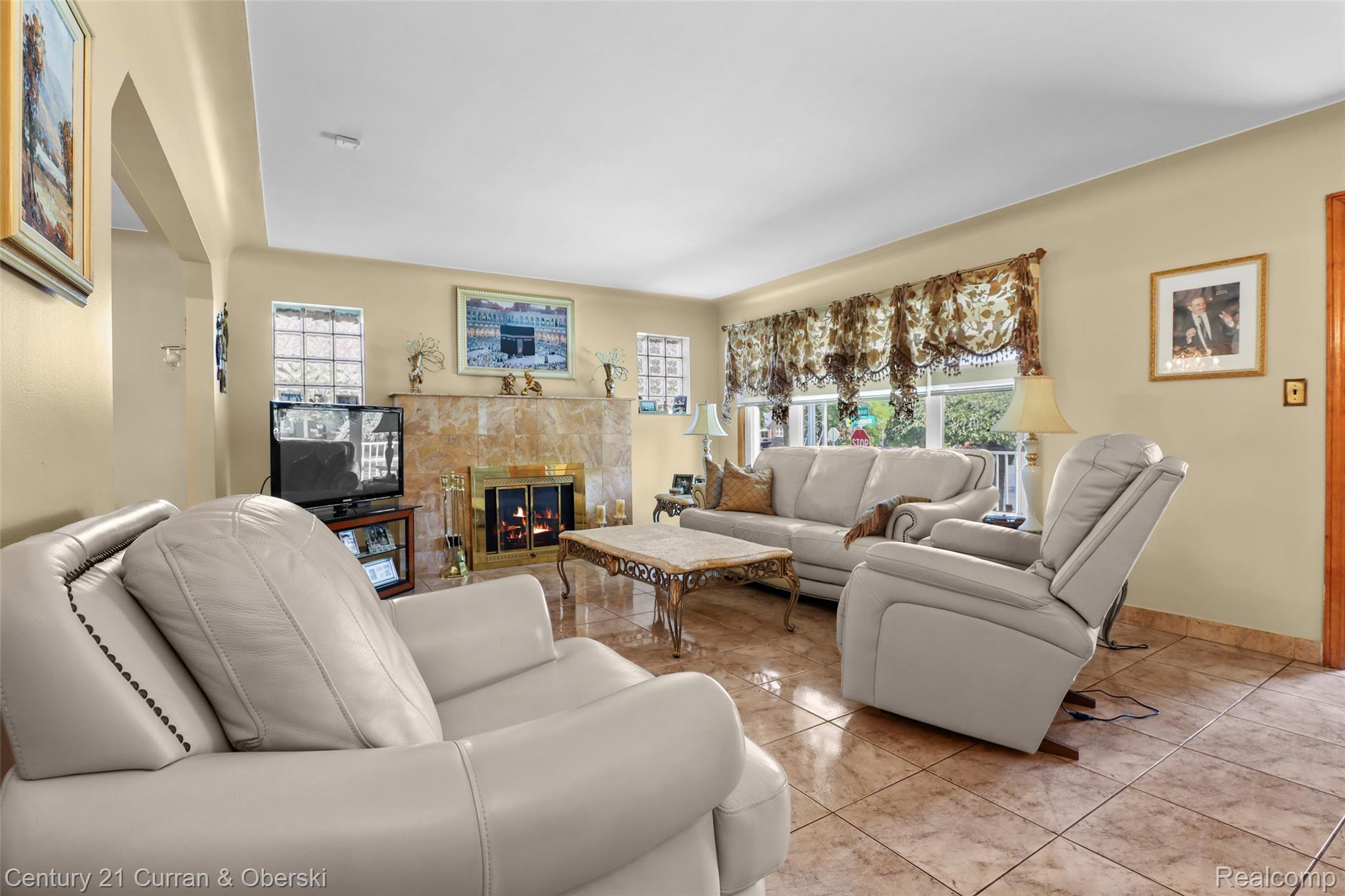6151 Oakman Boulevard