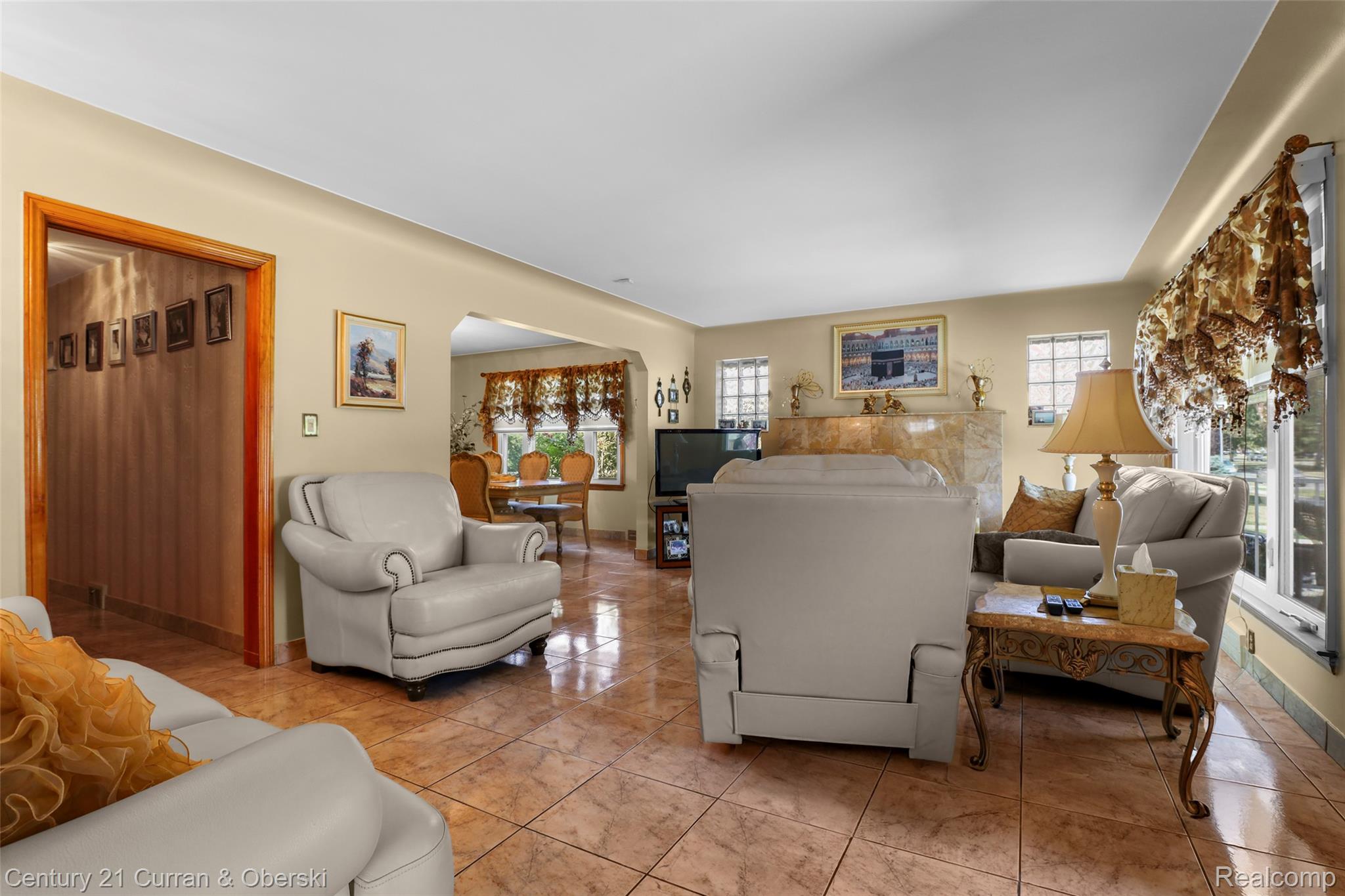 6151 Oakman Boulevard