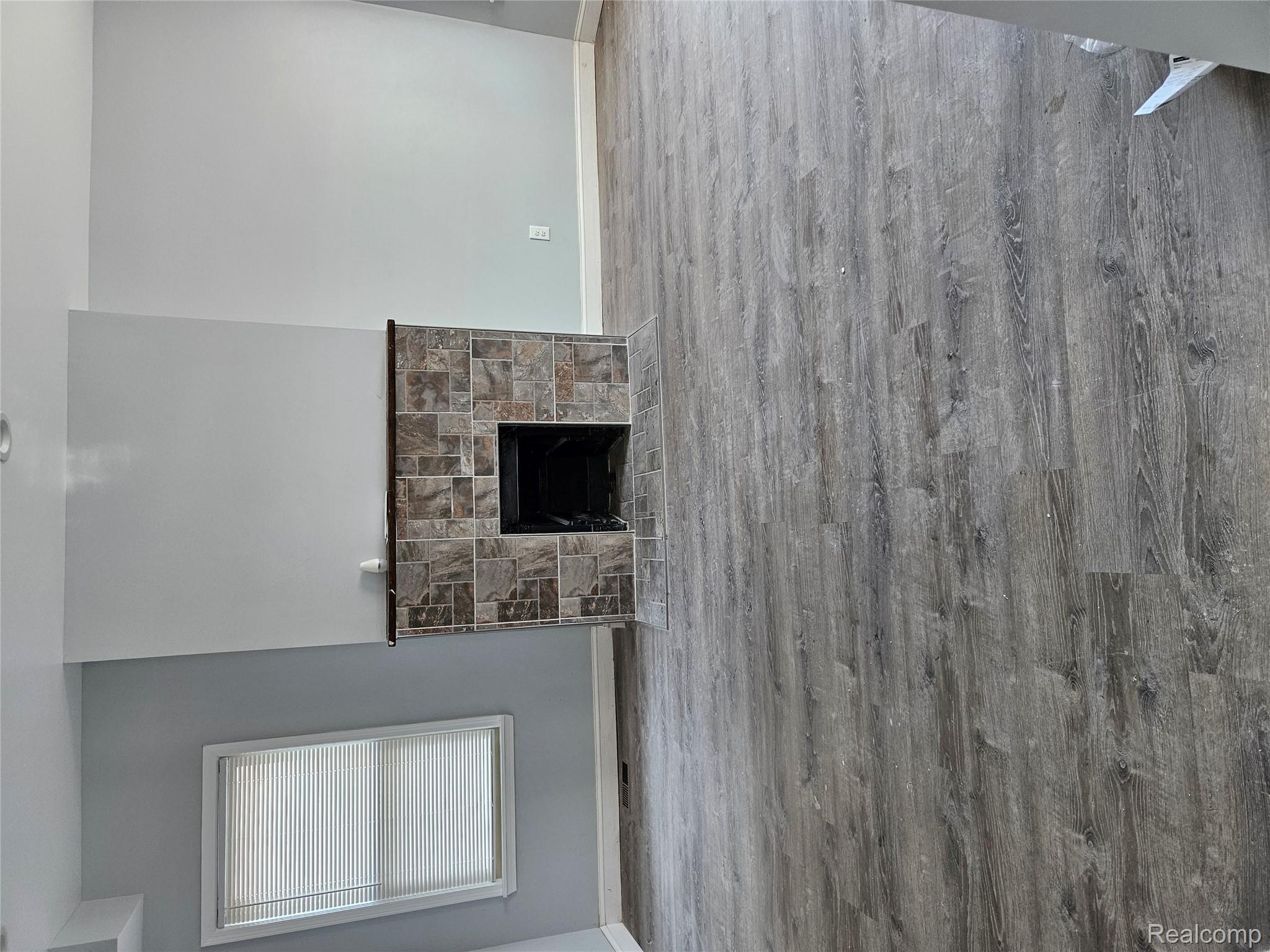 890 E Grand Boulevard N