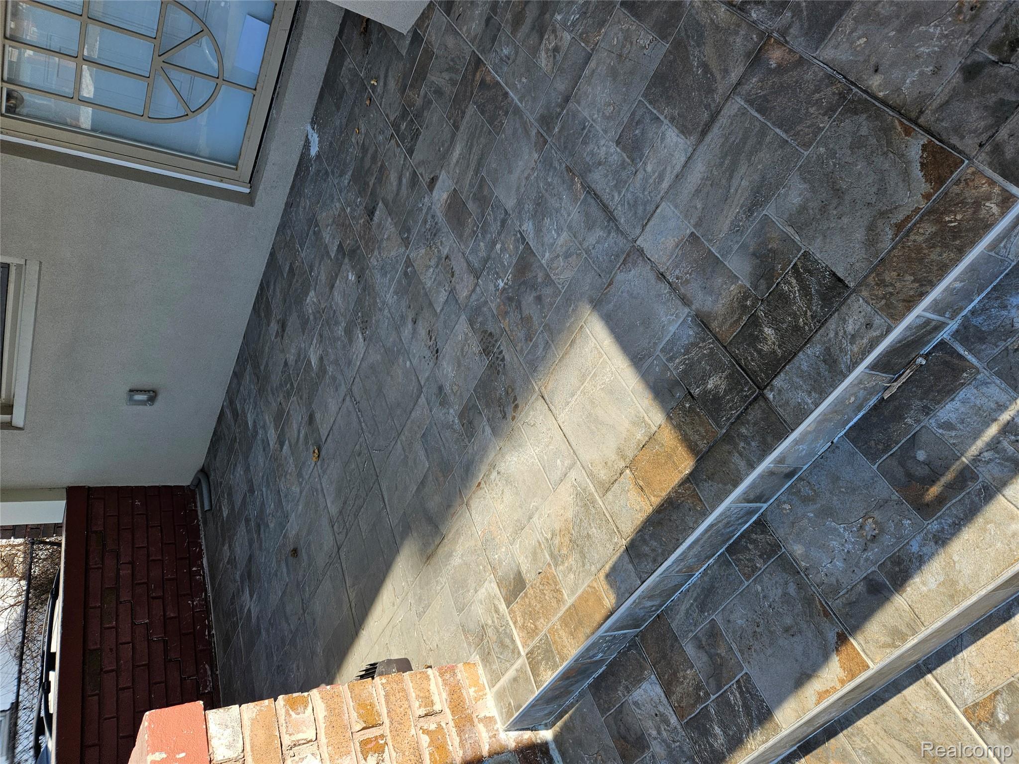 890 E Grand Boulevard N