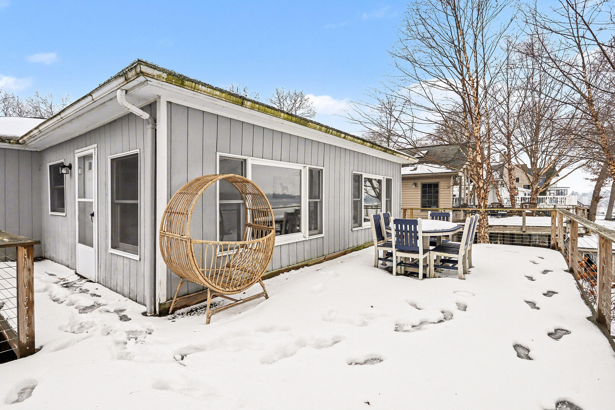 19664 Lakeshore Drive